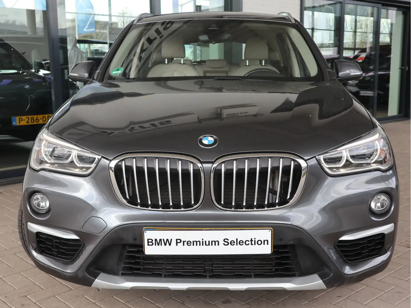 BMW X1 sDrive20i High Executive xLine / Head-Up Display Grau - 2