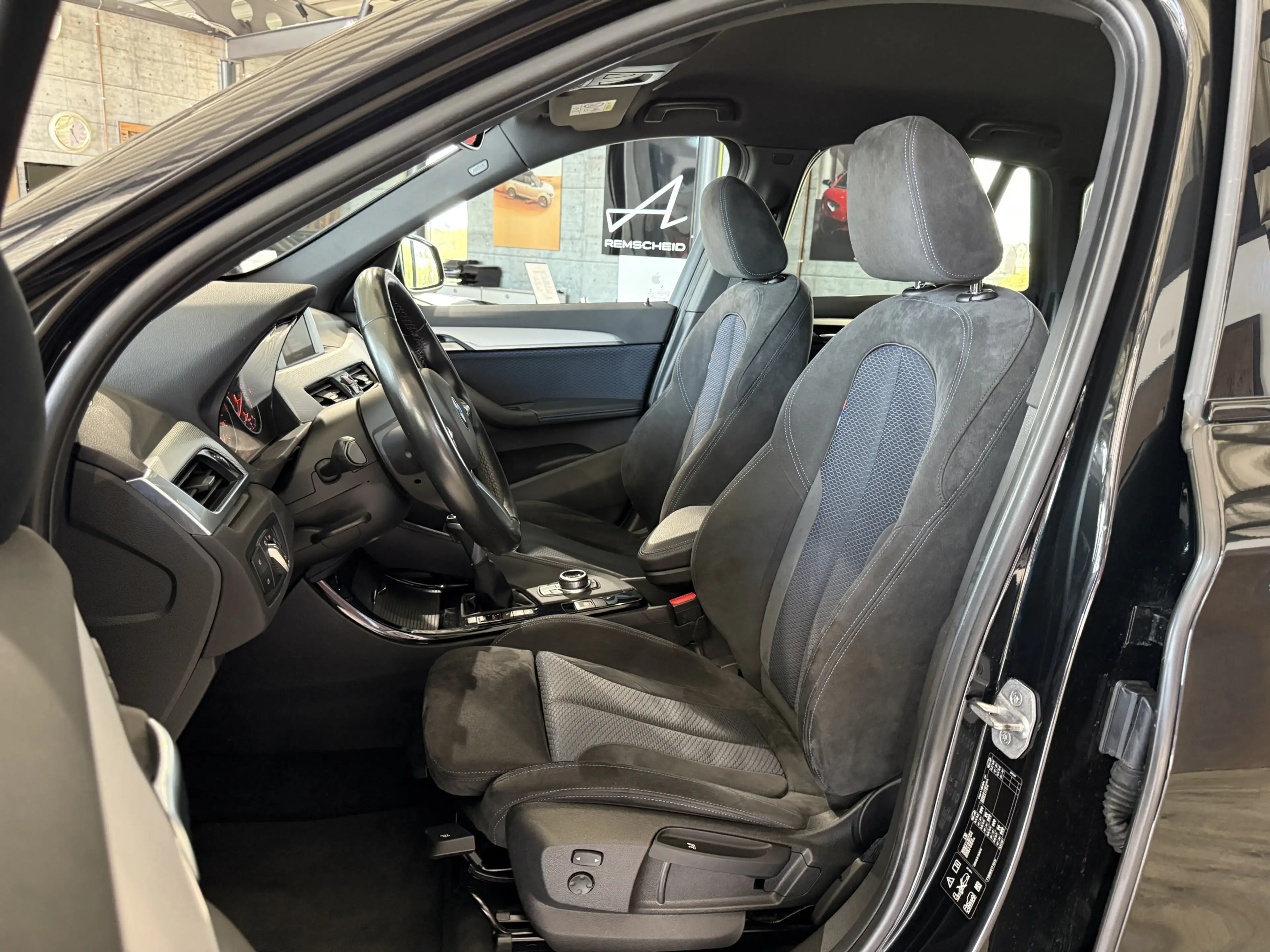 BMW X1 xDrive 20 i M Sport Automatik*NAVI*LED*DDC* — photo 13