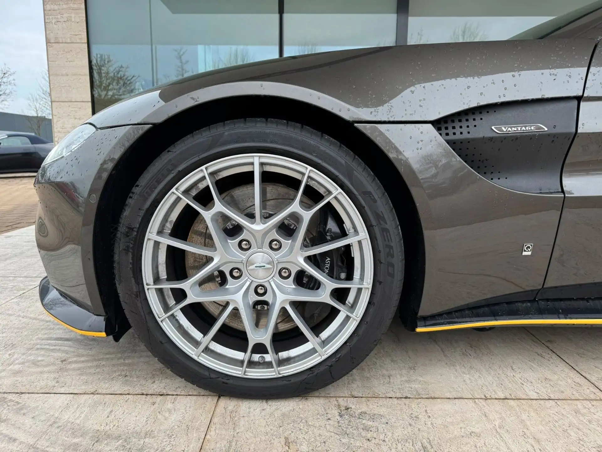 애스턴마틴 밴티지 V8 Coupe 2021 회색 사진 8