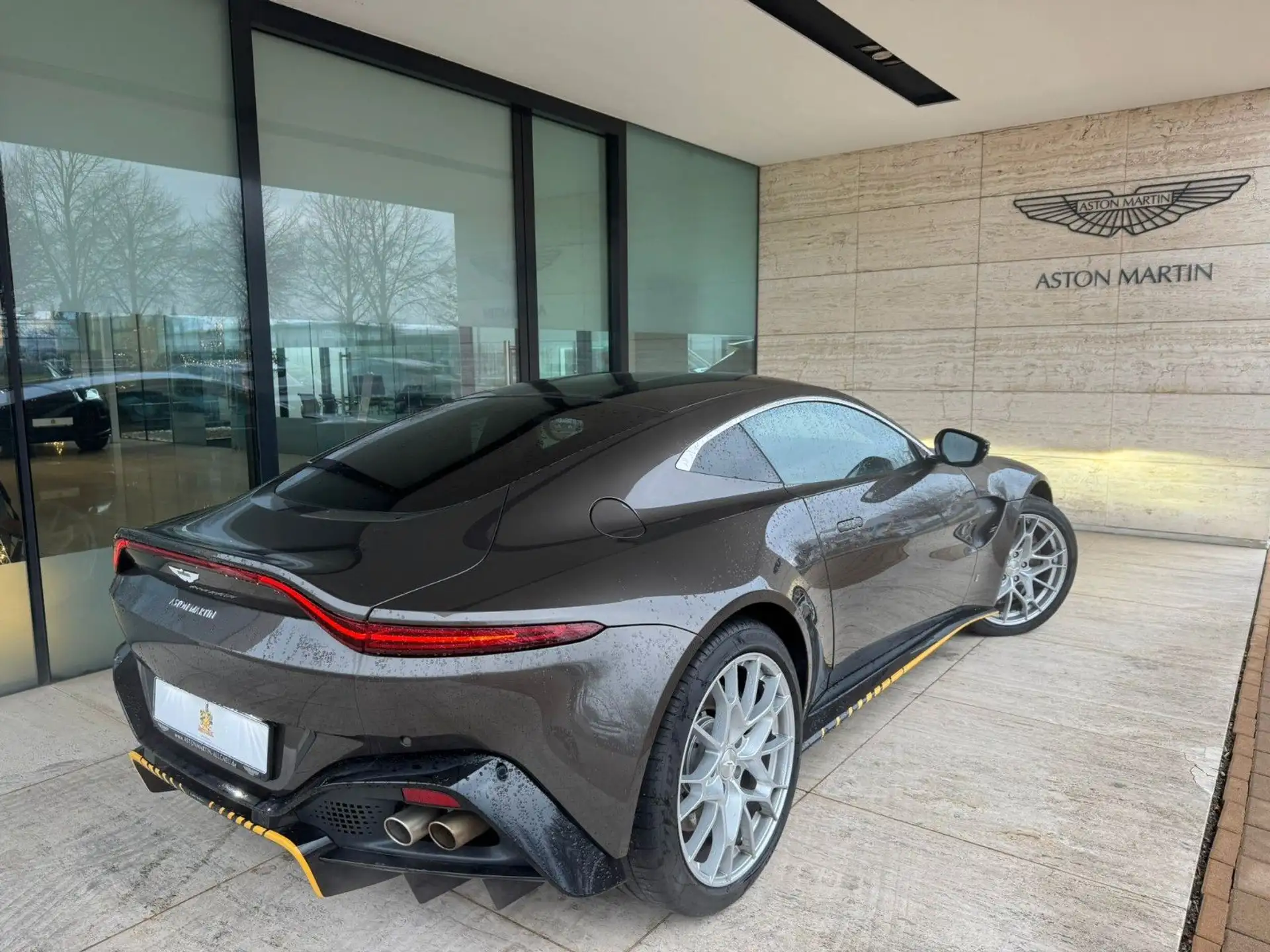 애스턴마틴 밴티지 V8 Coupe 2021 회색 사진 3