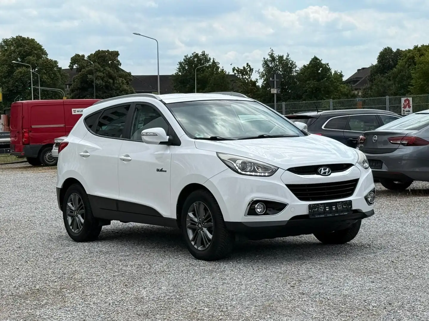 Hyundai iX35 Style 1.6i NAVI+KAMERA+TEMPOMAT+KLIMA+4xSHZ Weiß - 1