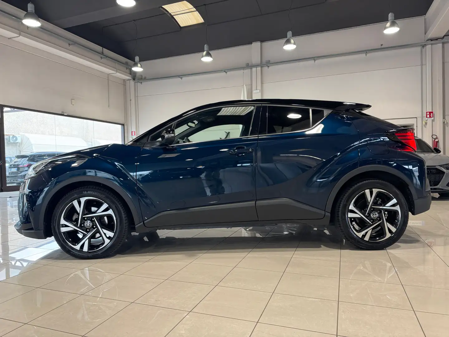 Toyota C-HR 2.0 Hybrid E-CVT Trend PRONTA PREZZO REALE Blu/Azzurro - 2