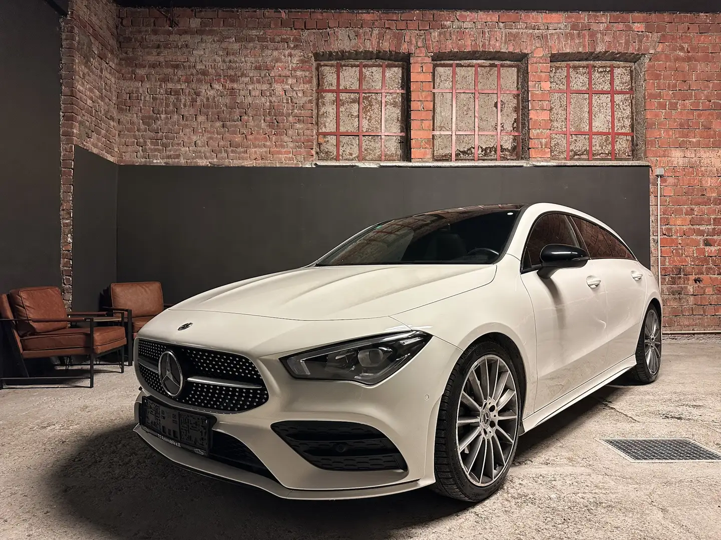 Mercedes-Benz CLA 200 Shooting Brake Aut. / AMG/ NIGHT/ PANO/ ALCANTARA Weiß - 1
