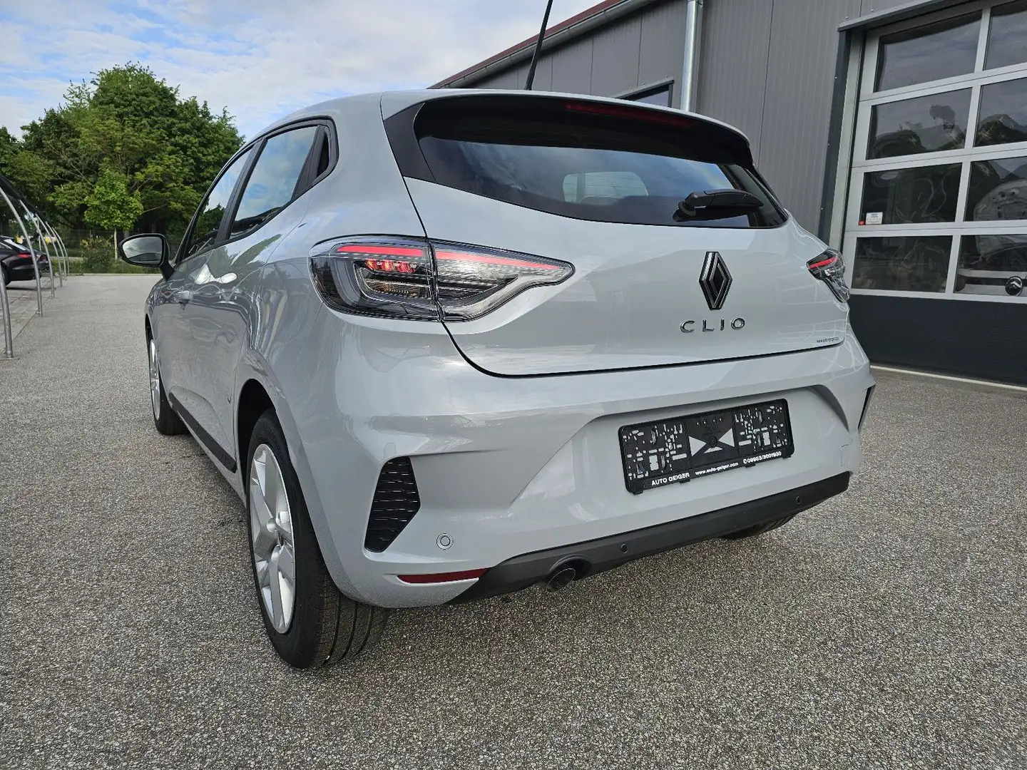 Renault Clio TCe 90 Evolution *TOP Ausstattung* Gris - 2
