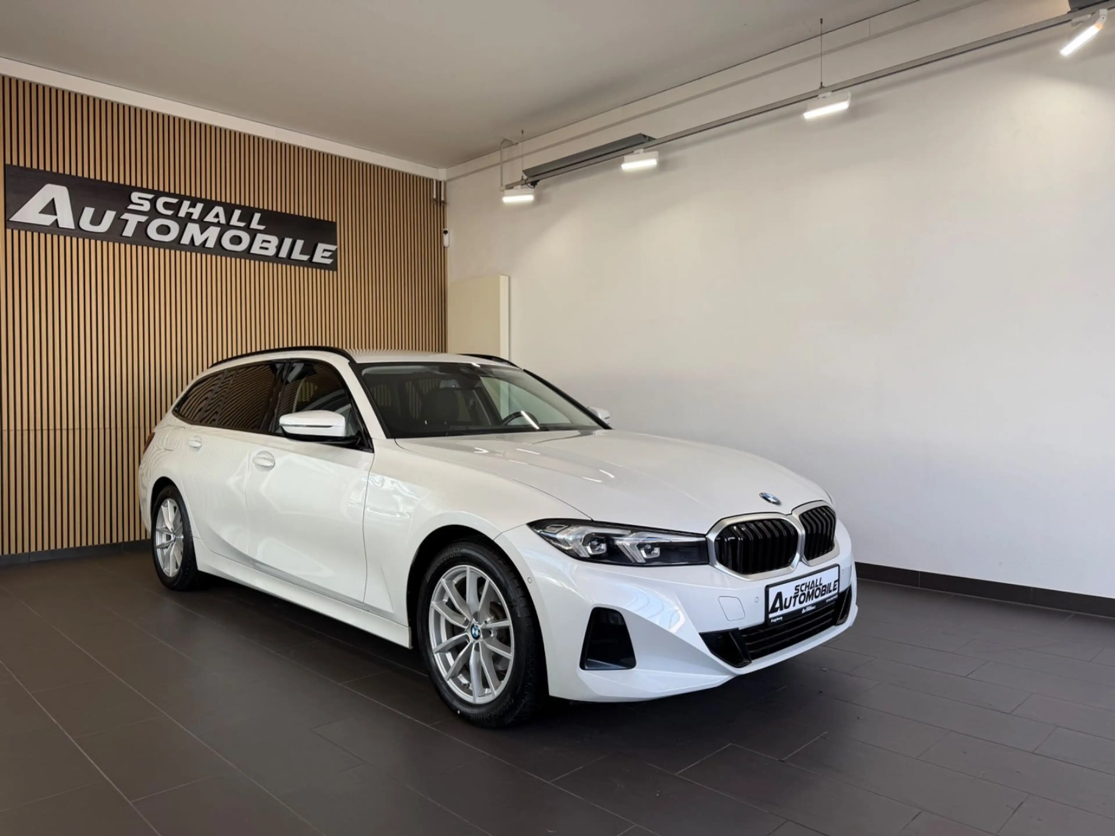 BMW 320 d Touring *LED/HUD/KAMERA/LED/SHZ/ADAPTIVE — photo 3