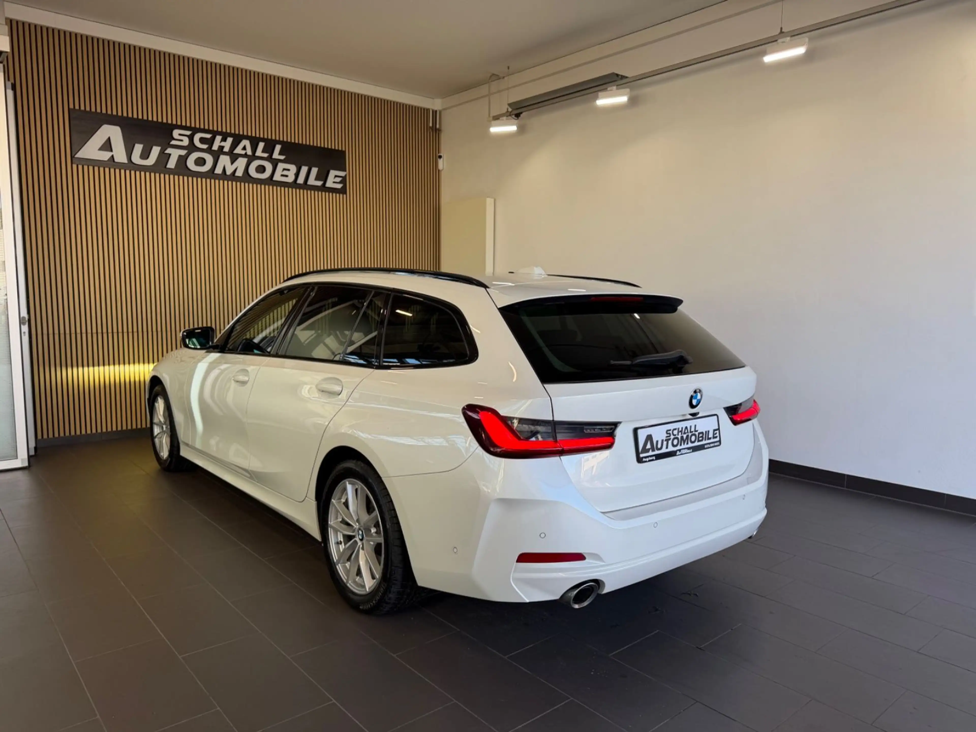 BMW 320 d Touring *LED/HUD/KAMERA/LED/SHZ/ADAPTIVE — photo 6