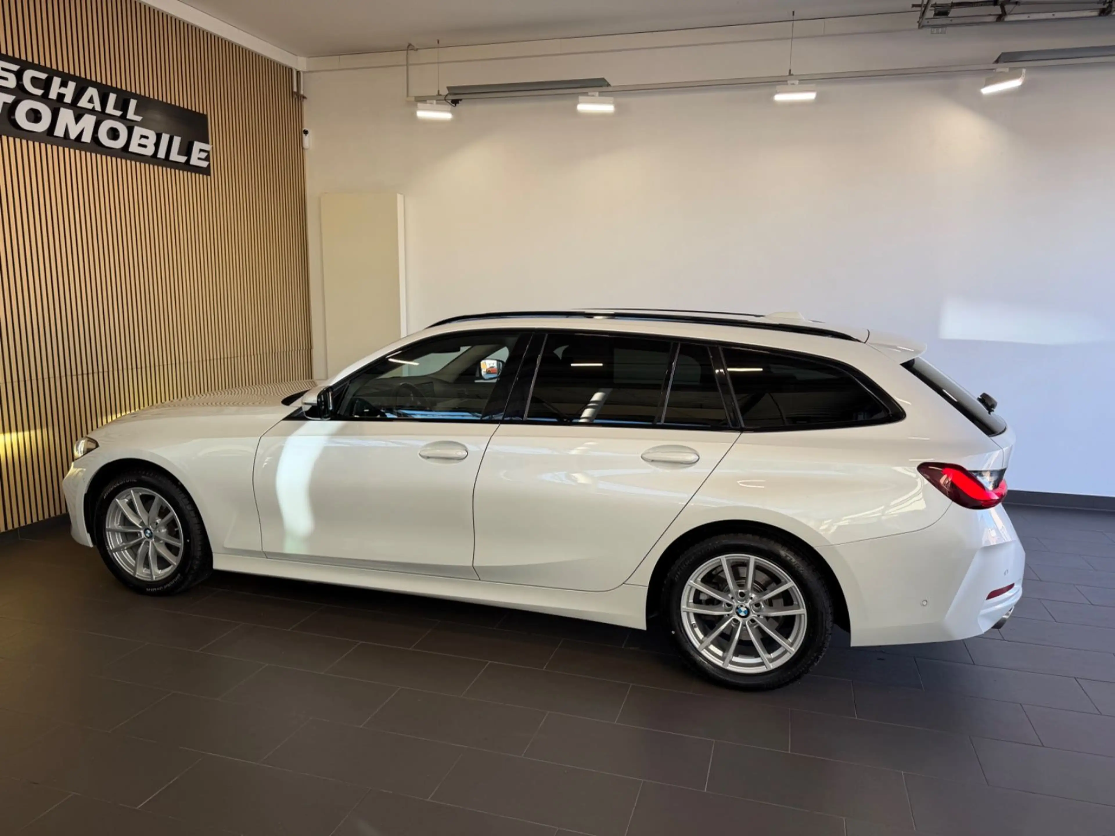 BMW 320 d Touring *LED/HUD/KAMERA/LED/SHZ/ADAPTIVE — photo 5