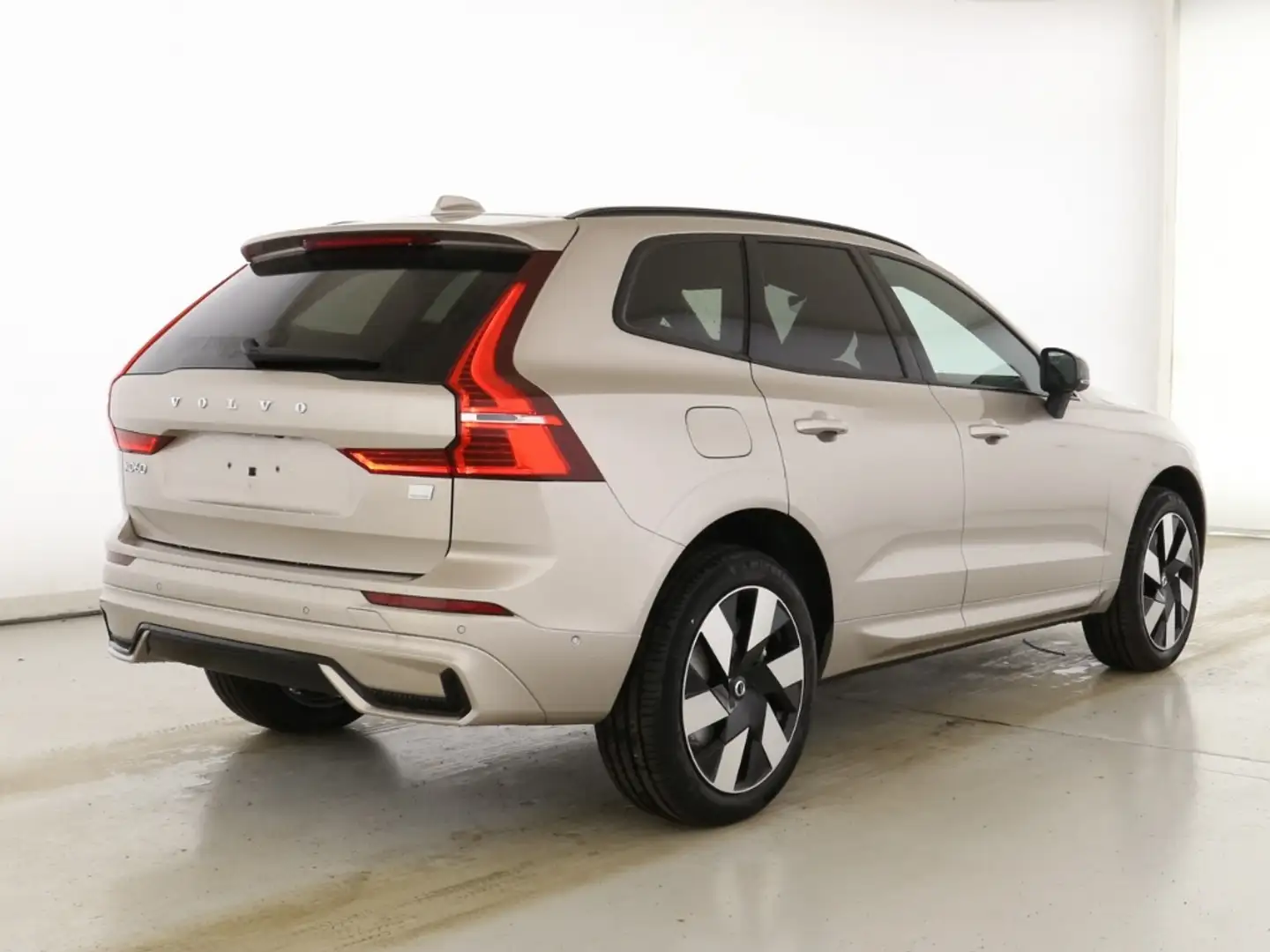 Volvo XC60 Plus Dark Recharge Plug-In Hybrid AWD T8 Twin Engi Grau - 2