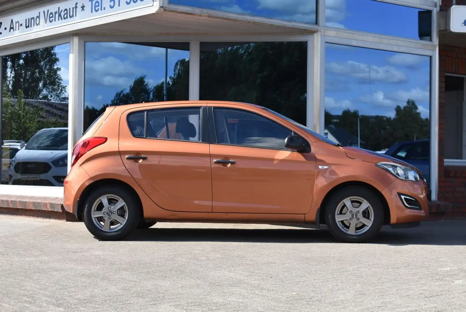 Hyundai i20 1.2 Classic Orange - 2