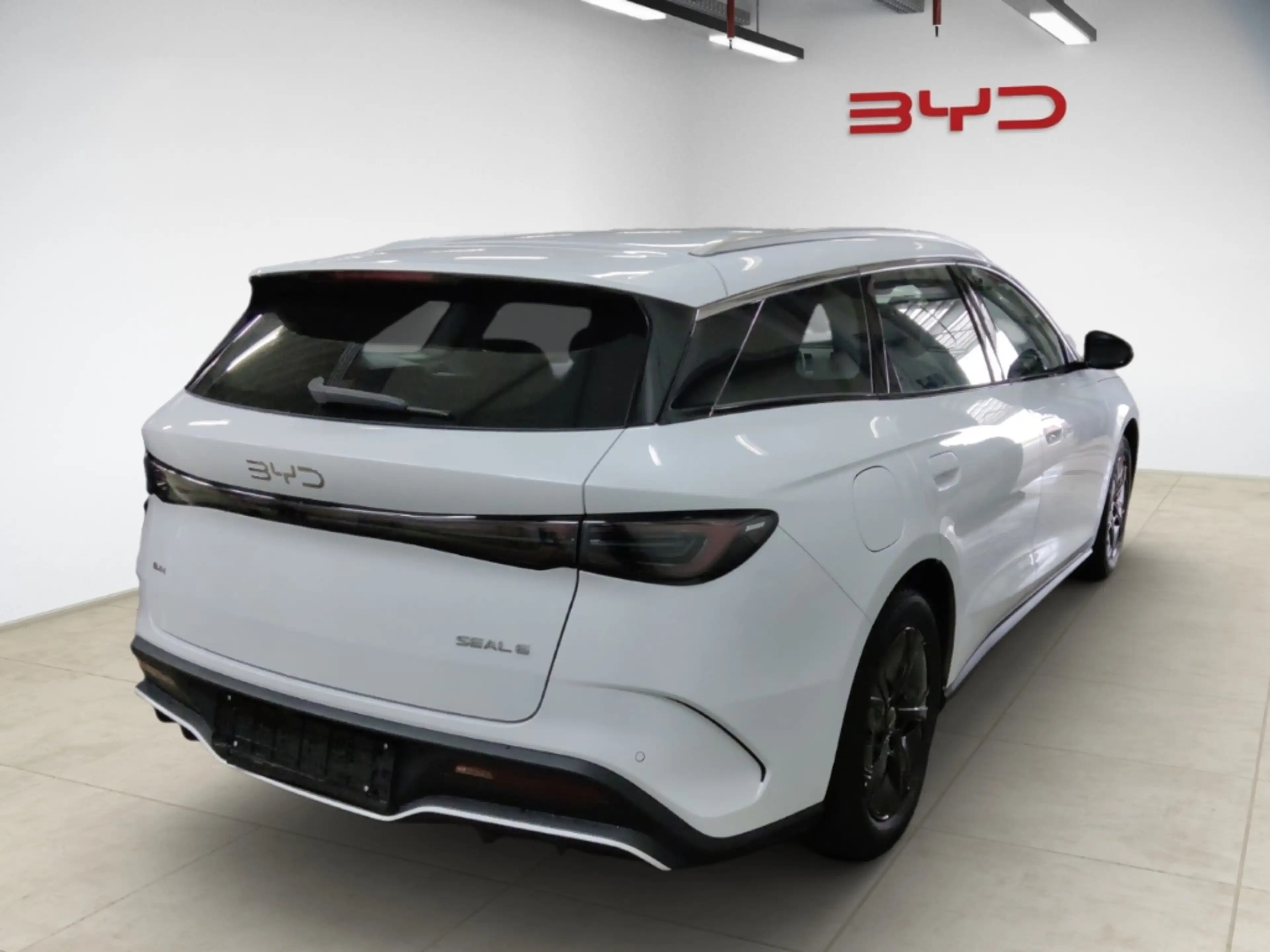 BYD Seal BOOST PHEV 1.5 160KW NAVI,KLIMA,SITZHZG,CARPLAY — photo 2