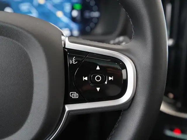 Volvo XC90 view 10