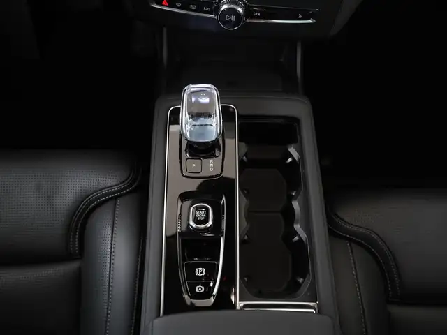 Volvo XC90 view 11