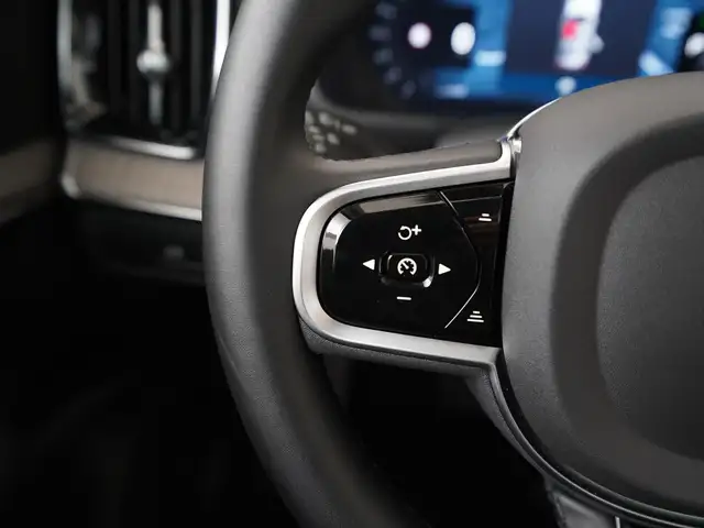 Volvo XC90 view 8