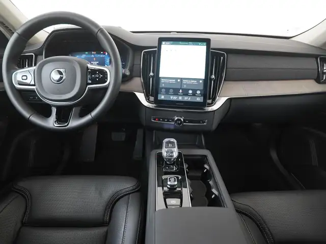 Volvo XC90 view 6