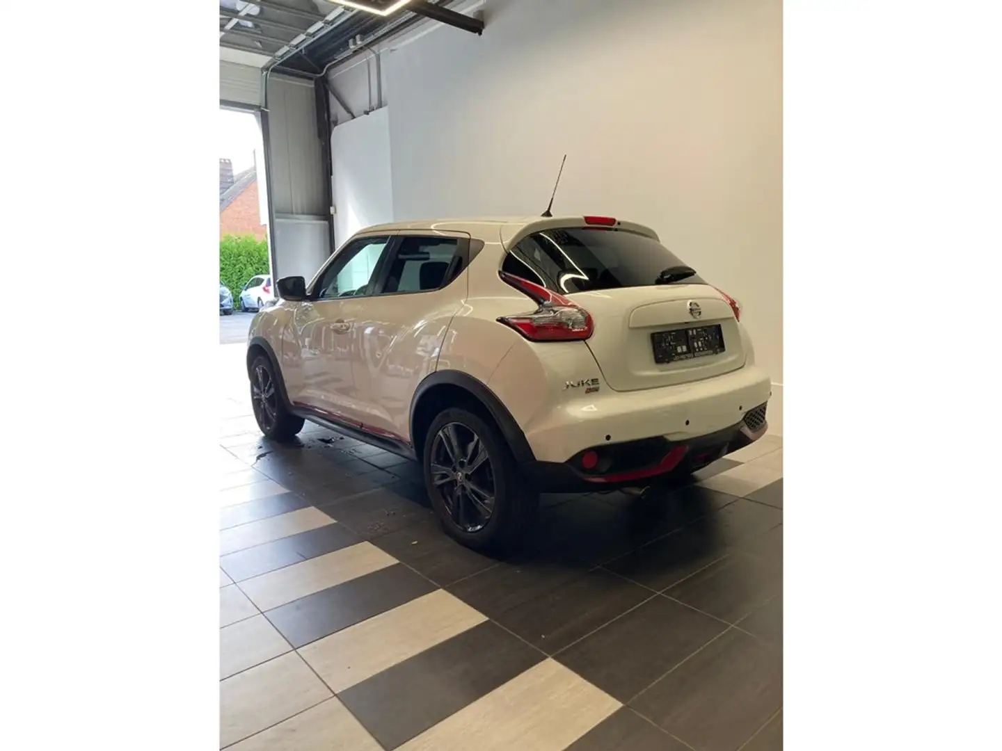 Nissan Juke 1.2 N-LINE 6MT Wit - 2