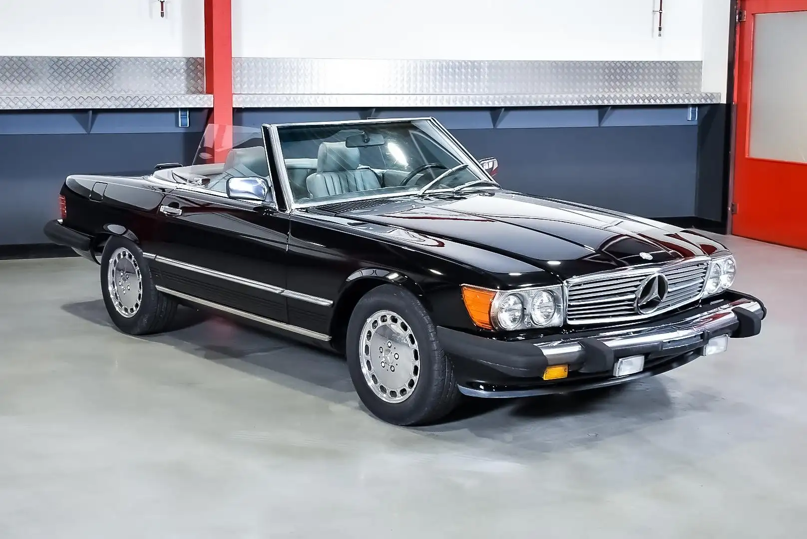 Mercedes-Benz SL 560 Glass coated bidy with new soft top Noir - 1