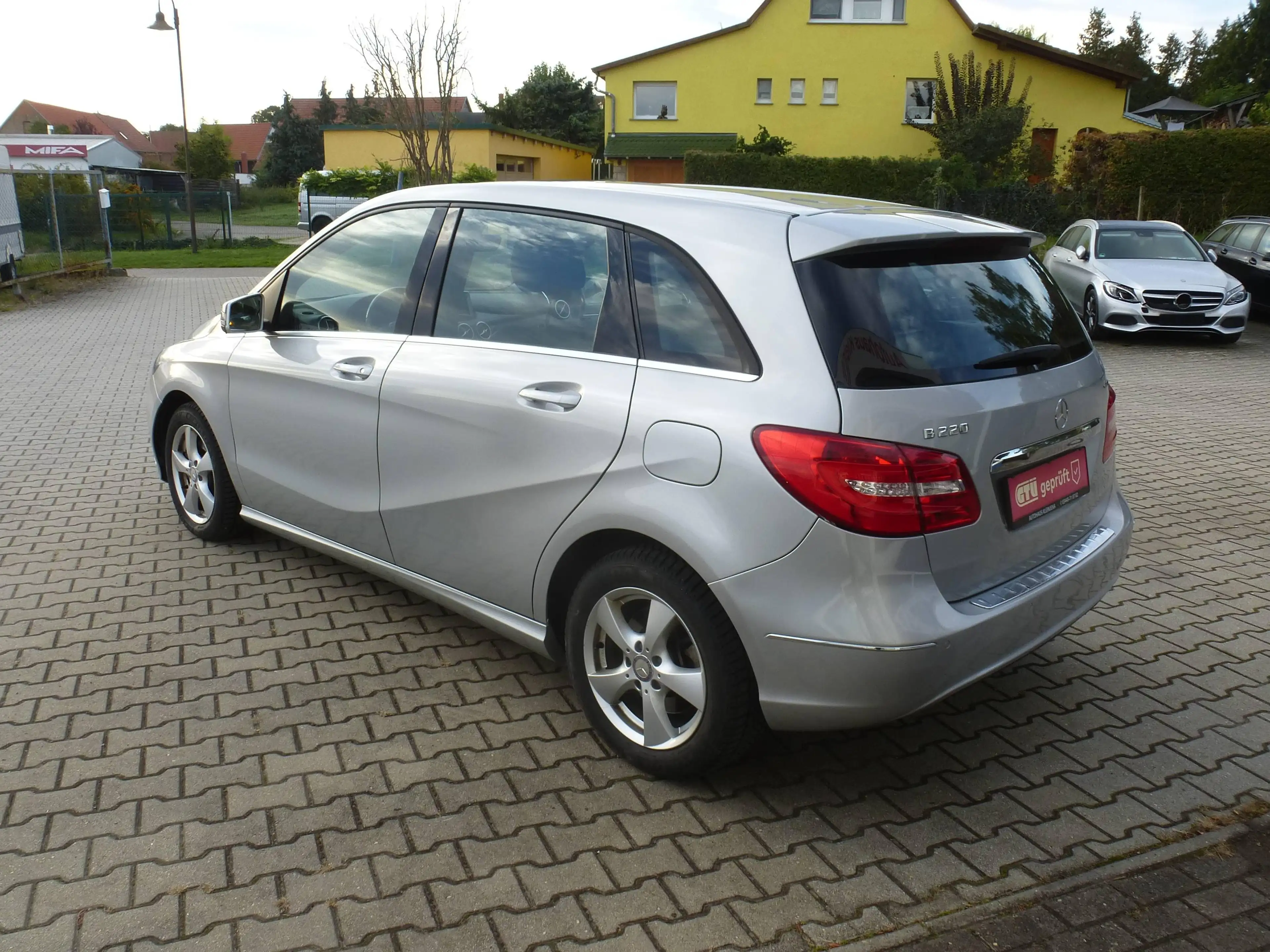 Mercedes-Benz B 220 B 220 4Matic /Automatik /Navi /Aus 1-Hand. — photo 4