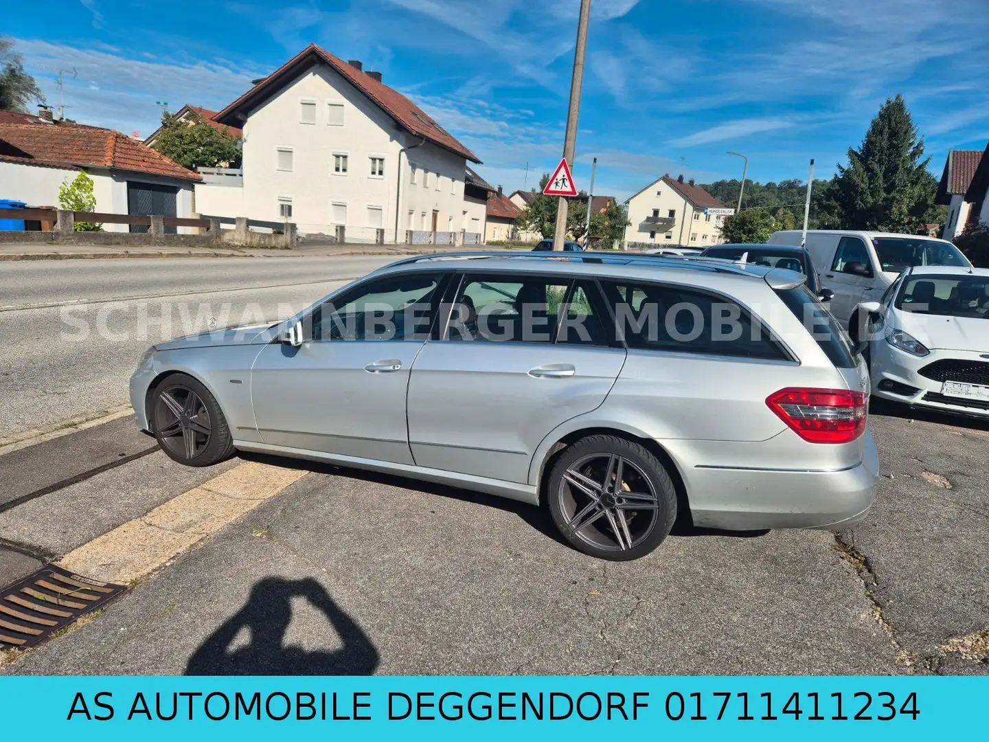 Mercedes-Benz E 250 CDI BlueEfficiency-XENON-LEDER-PANORAMADA Argintiu - 2