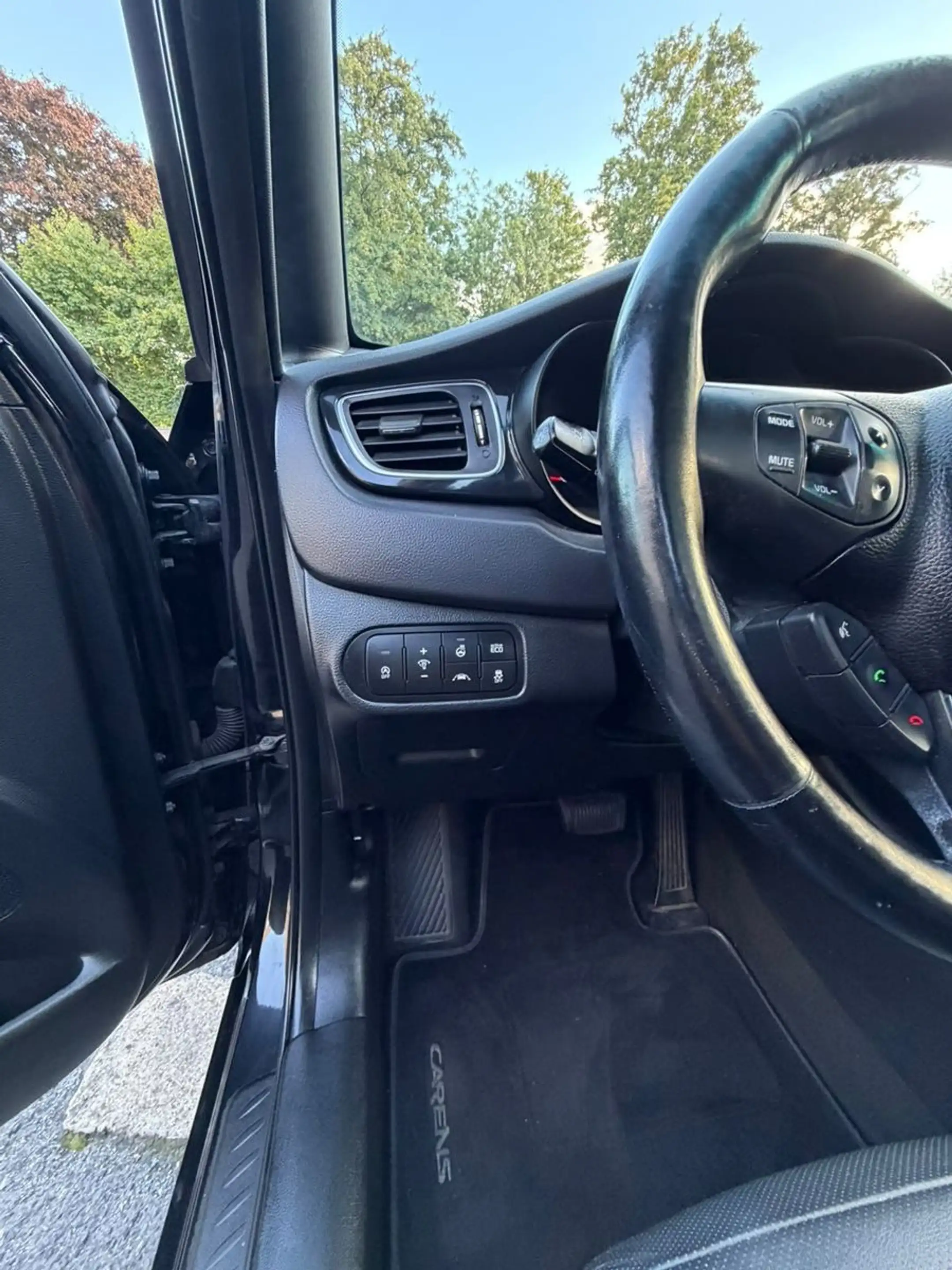 Kia Carens Spirit — photo 13