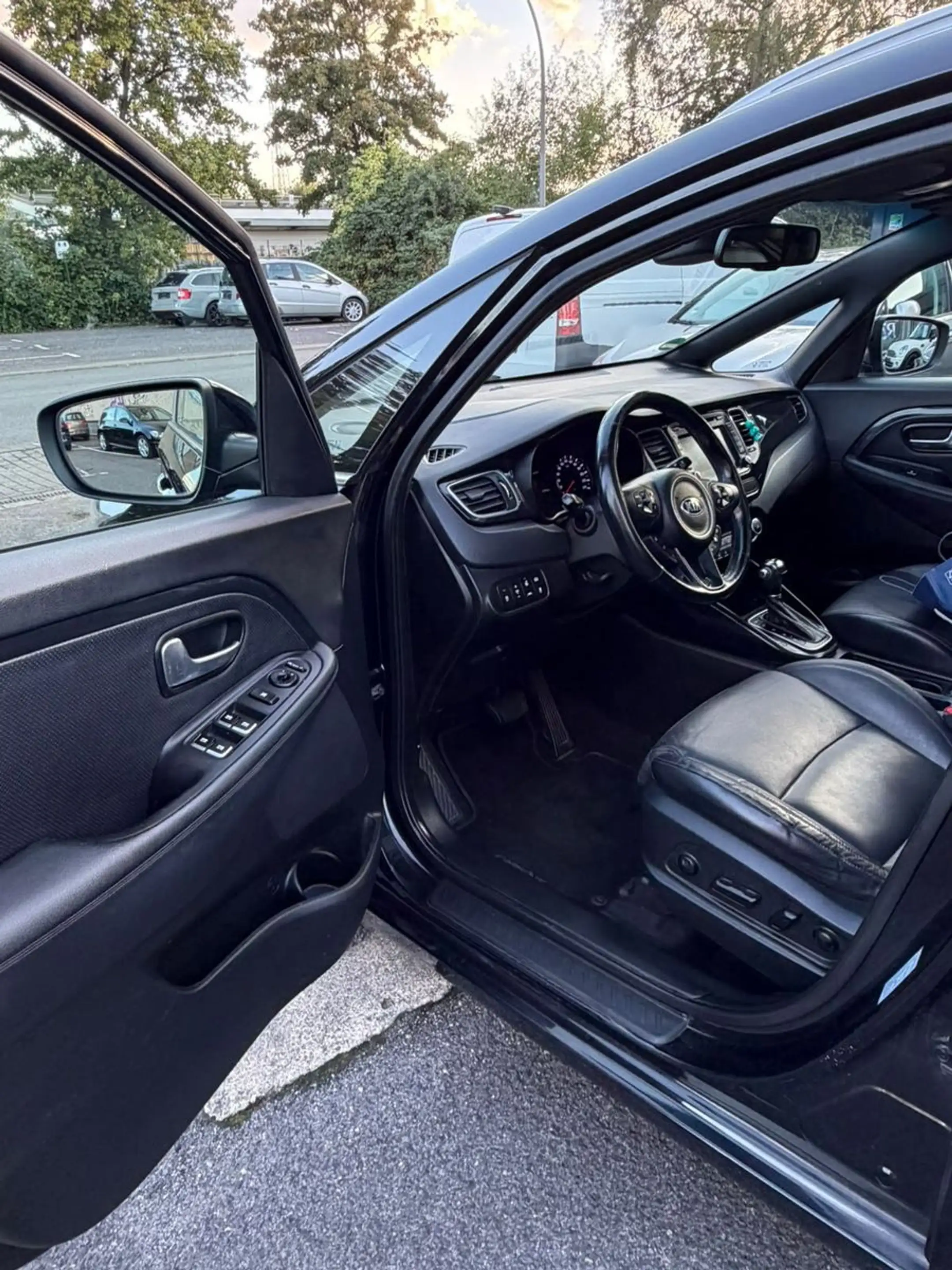 Kia Carens Spirit — photo 11