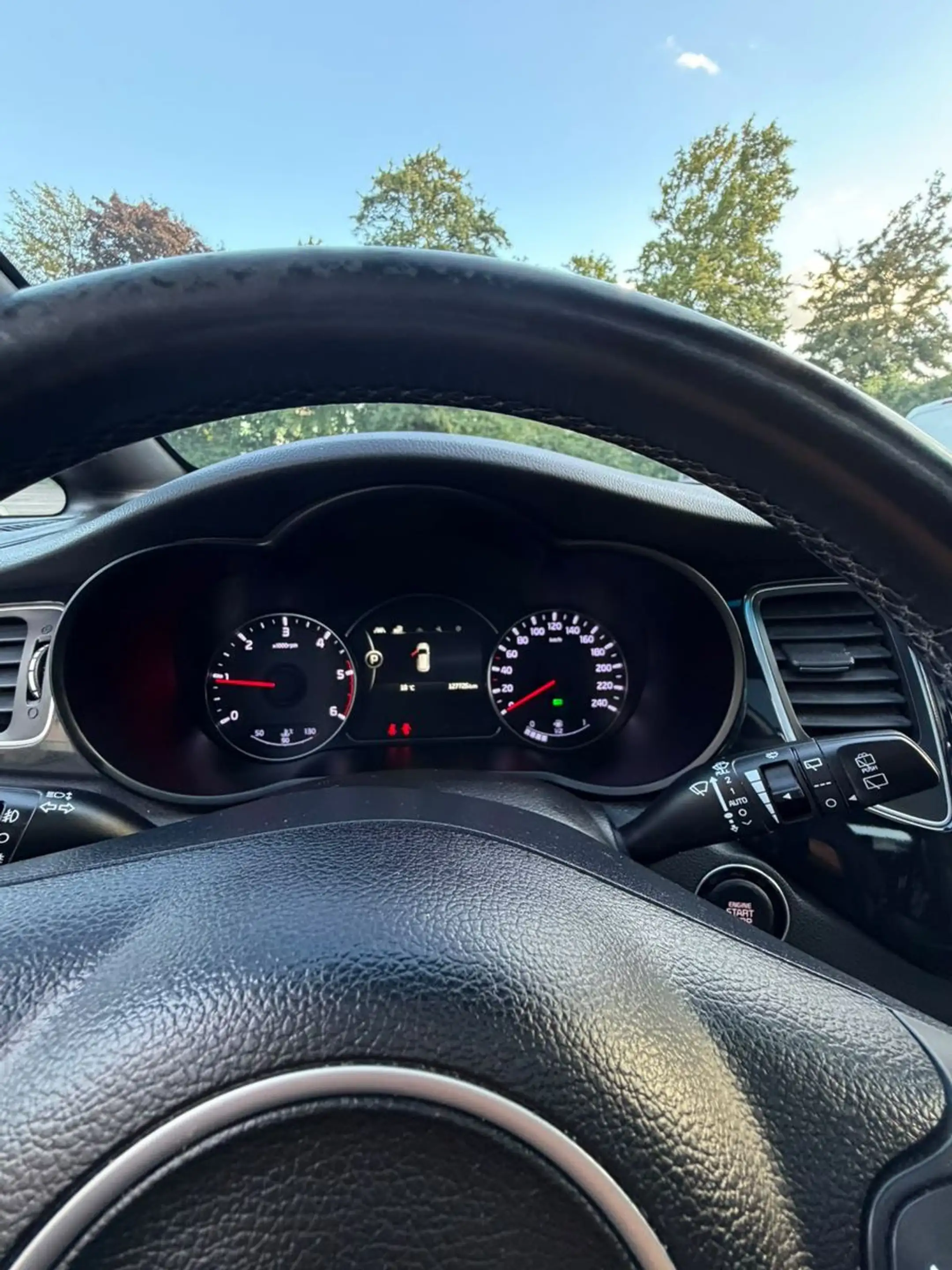 Kia Carens Spirit — photo 15