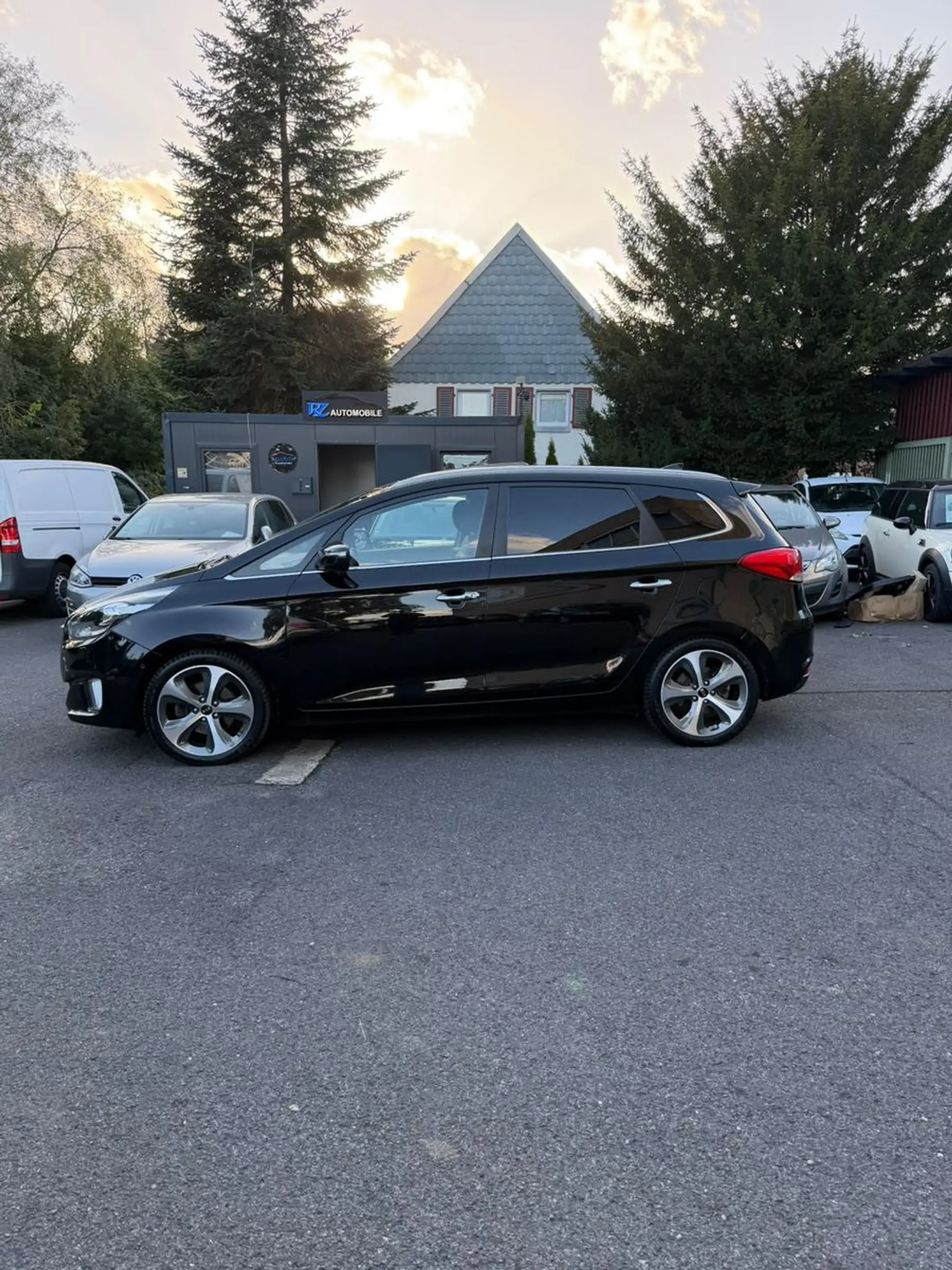 Kia Carens Spirit — photo 4