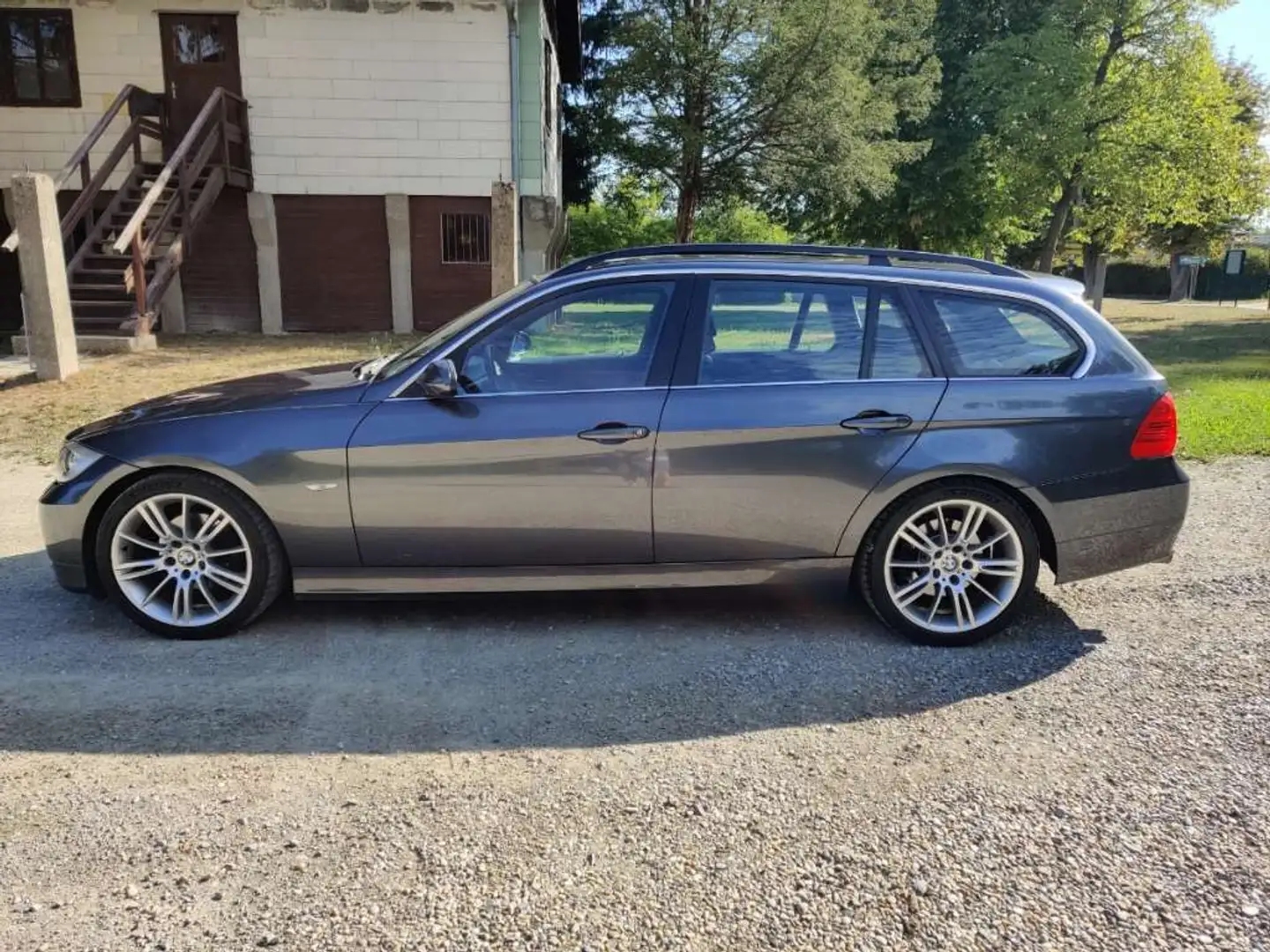 BMW 325 325i Touring Österreich-PaketÖsterreich-Paket Grau - 1