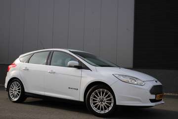 Titanium 100% Electric 23kw/ Leder/Camera/LED/Crui