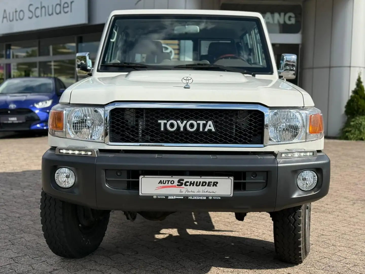 Toyota Land Cruiser GRJ71 Blanc - 2