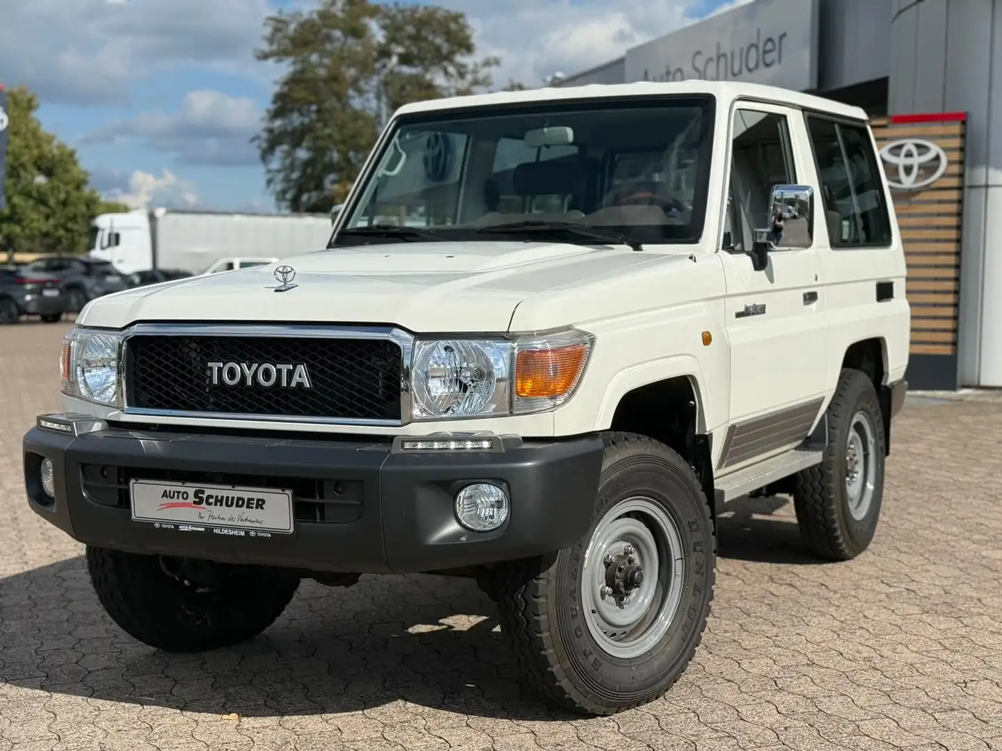 Toyota Land Cruiser GRJ71 Blanc - 1