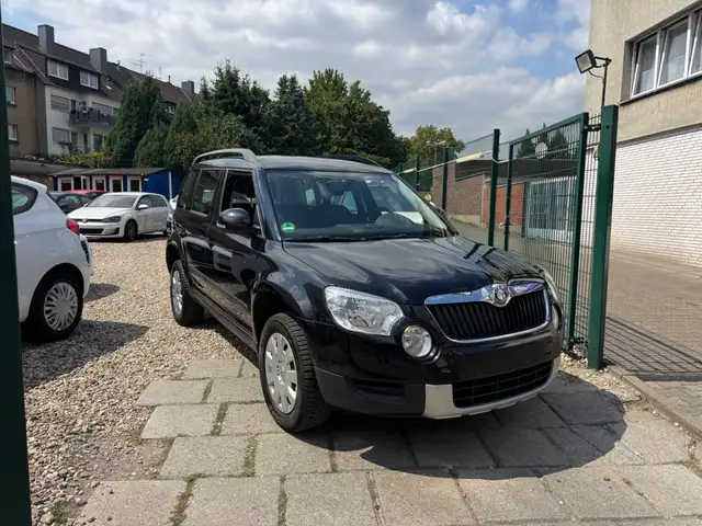Skoda Yeti Basis TÜV NEU*2.HAND SCHECKHEFT VOLL