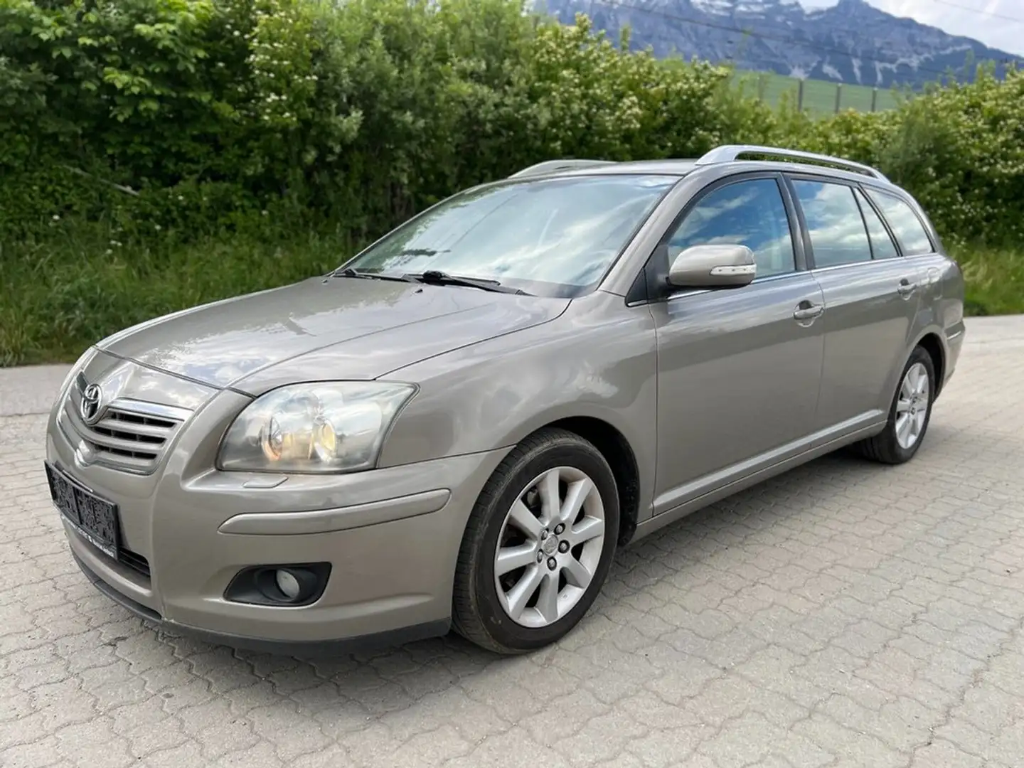 Toyota Avensis 2.0 D-4D Klimatronik Tempomat Anhängerkupplung* Beige - 1