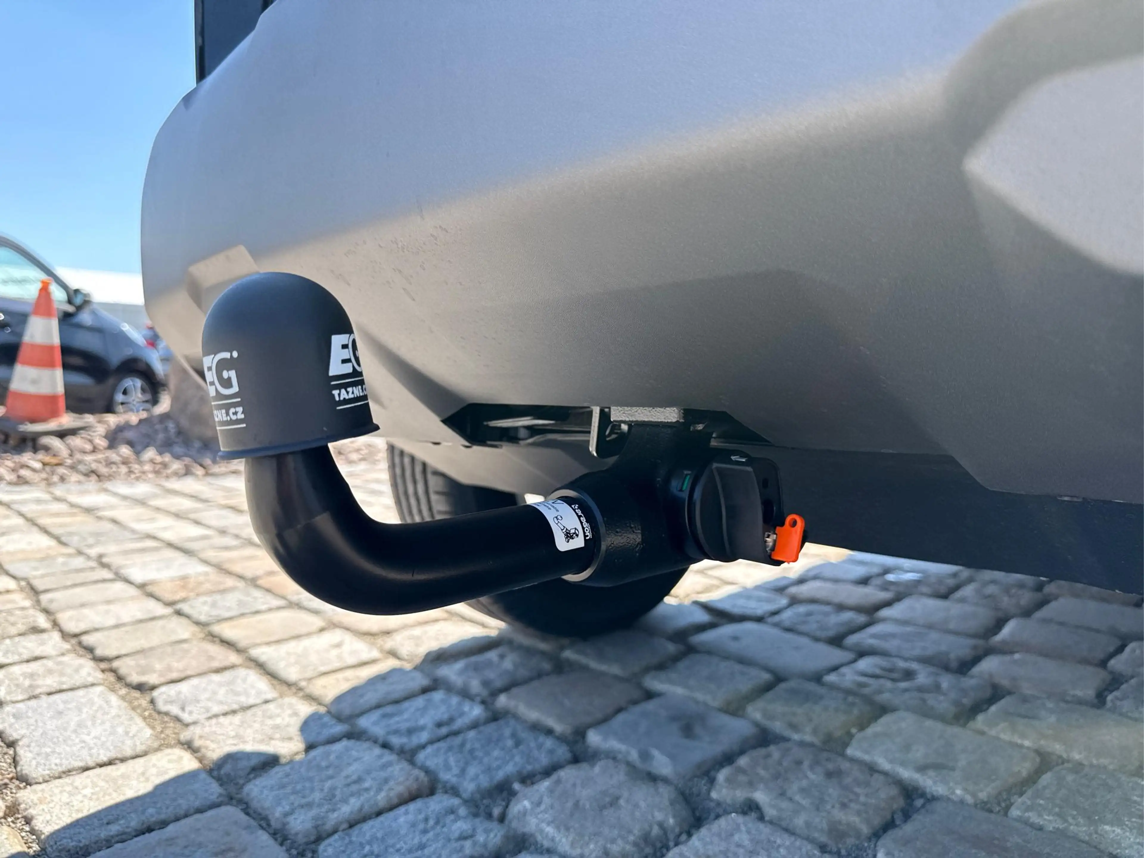 Dacia Duster Expression-Mild hybrid TCe - 103 kW / 140 PS-6 ... — photo 11
