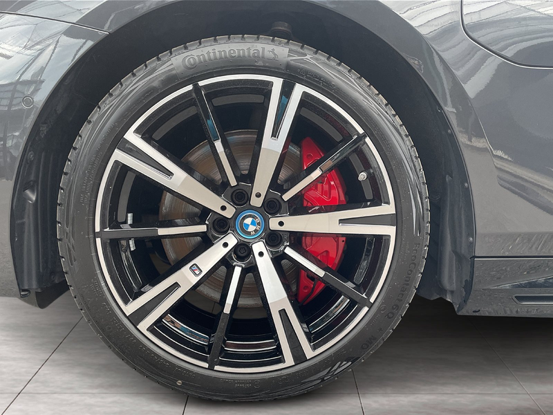 BMW 550 e xDrive M Sportpaket Pro // elektr. Anhängerkuppl — photo 6