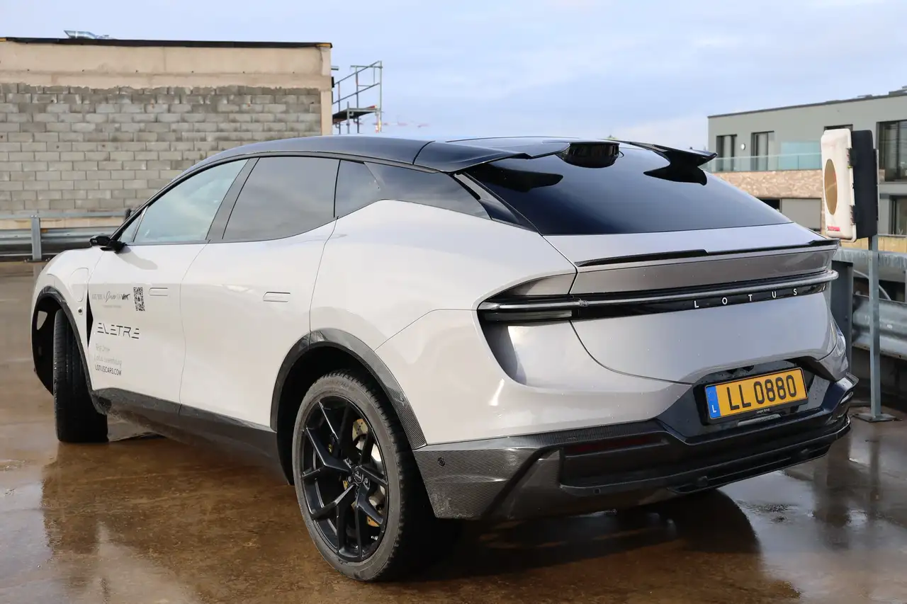 Lotus Eletre 2025
