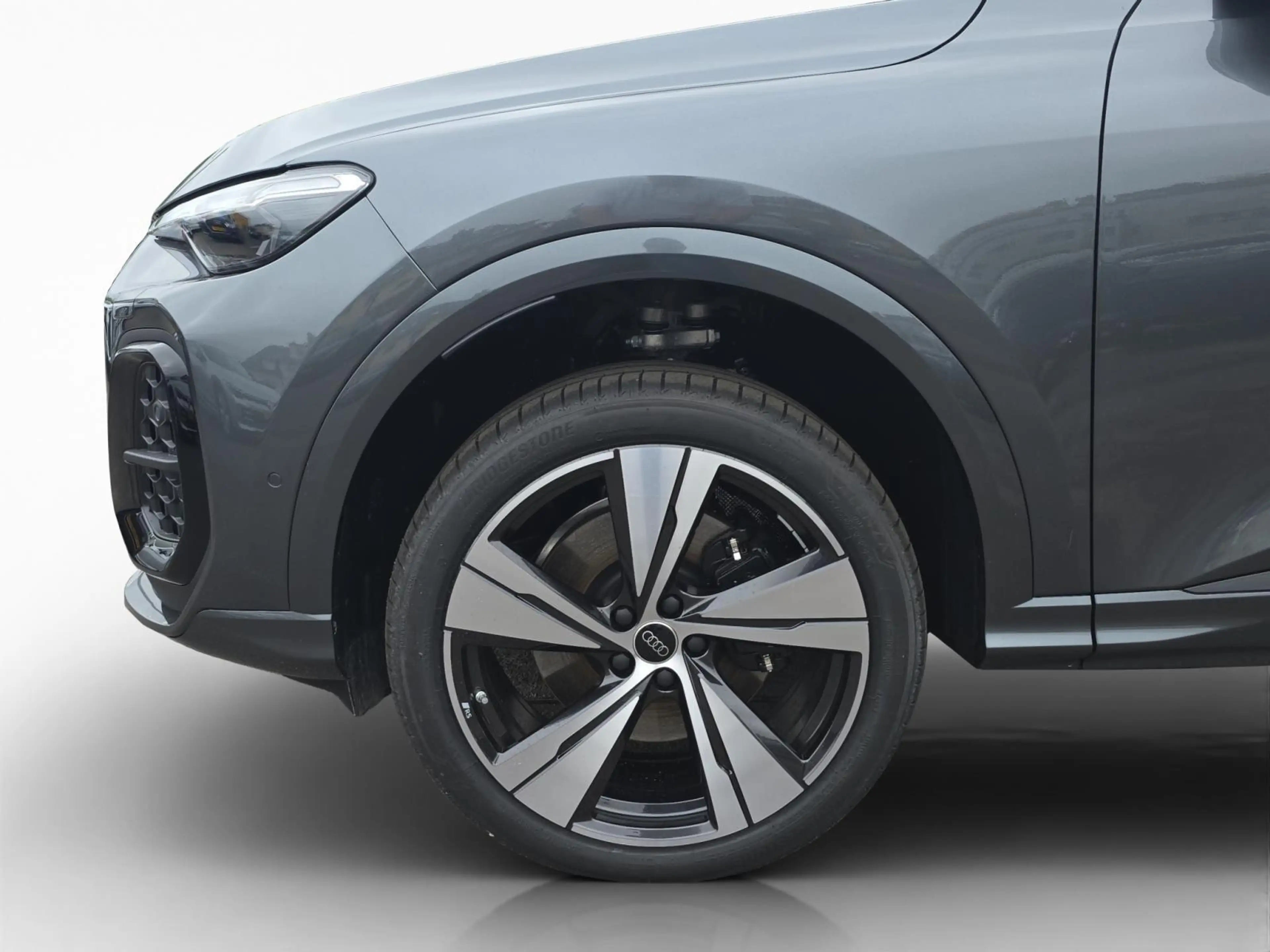 Audi SQ5 TFSI quattro S tronic — photo 8