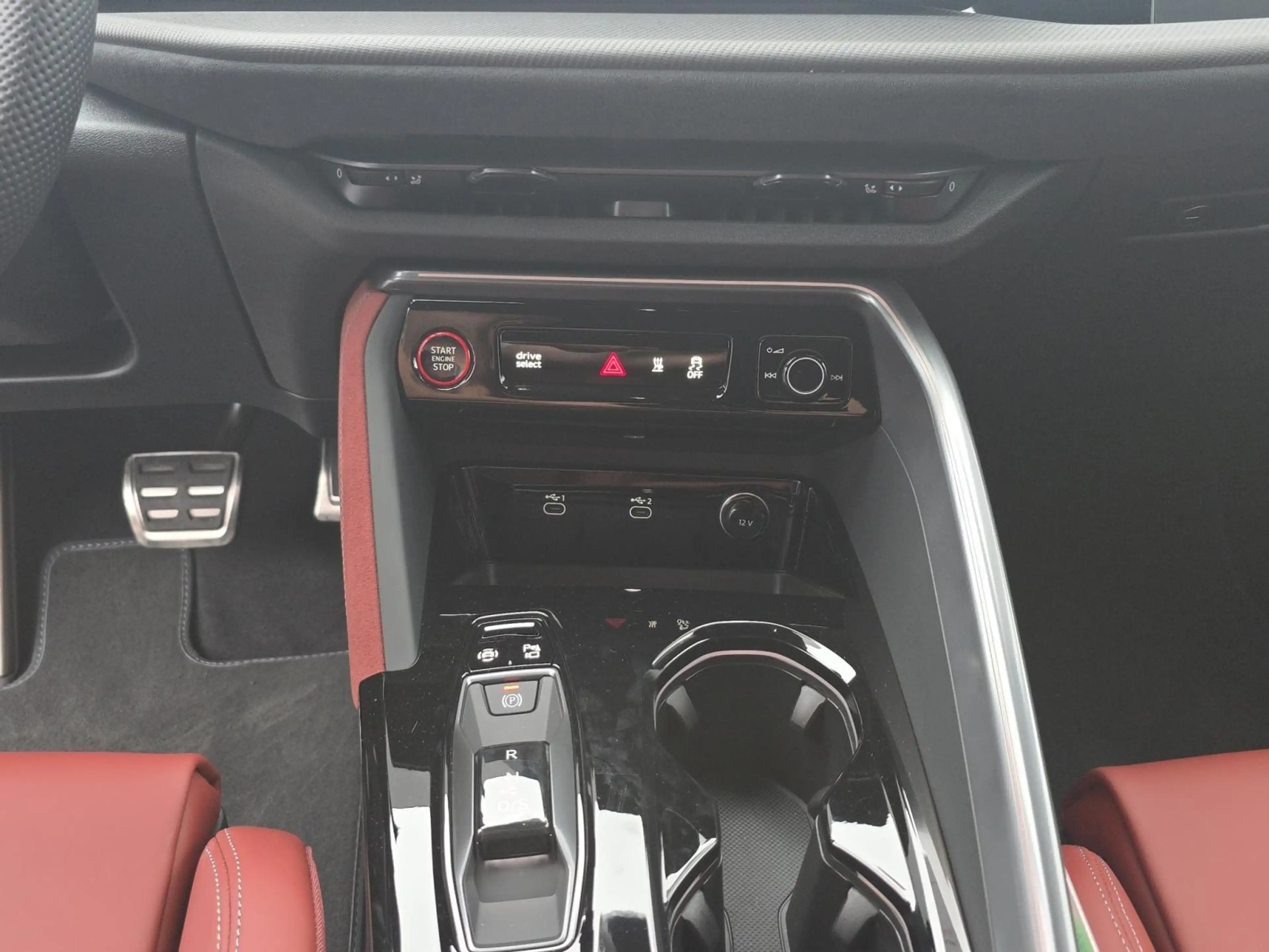 Audi SQ5 TFSI quattro S tronic — photo 12