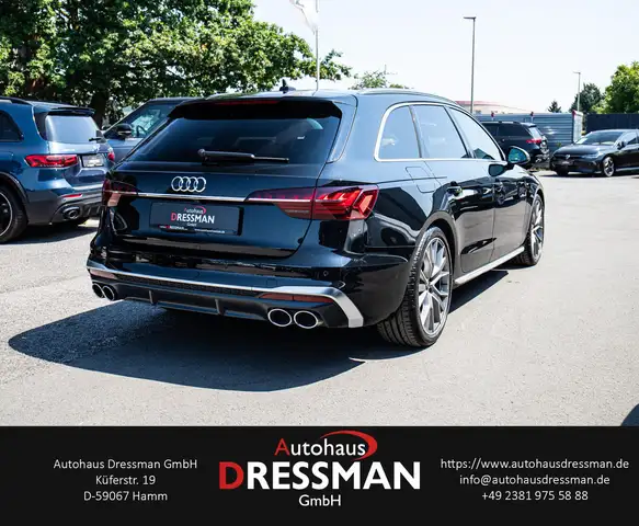 Audi S4 view 4