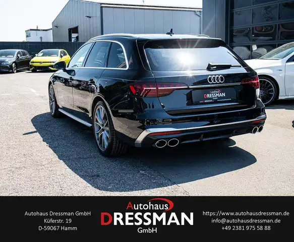 Audi S4 view 6