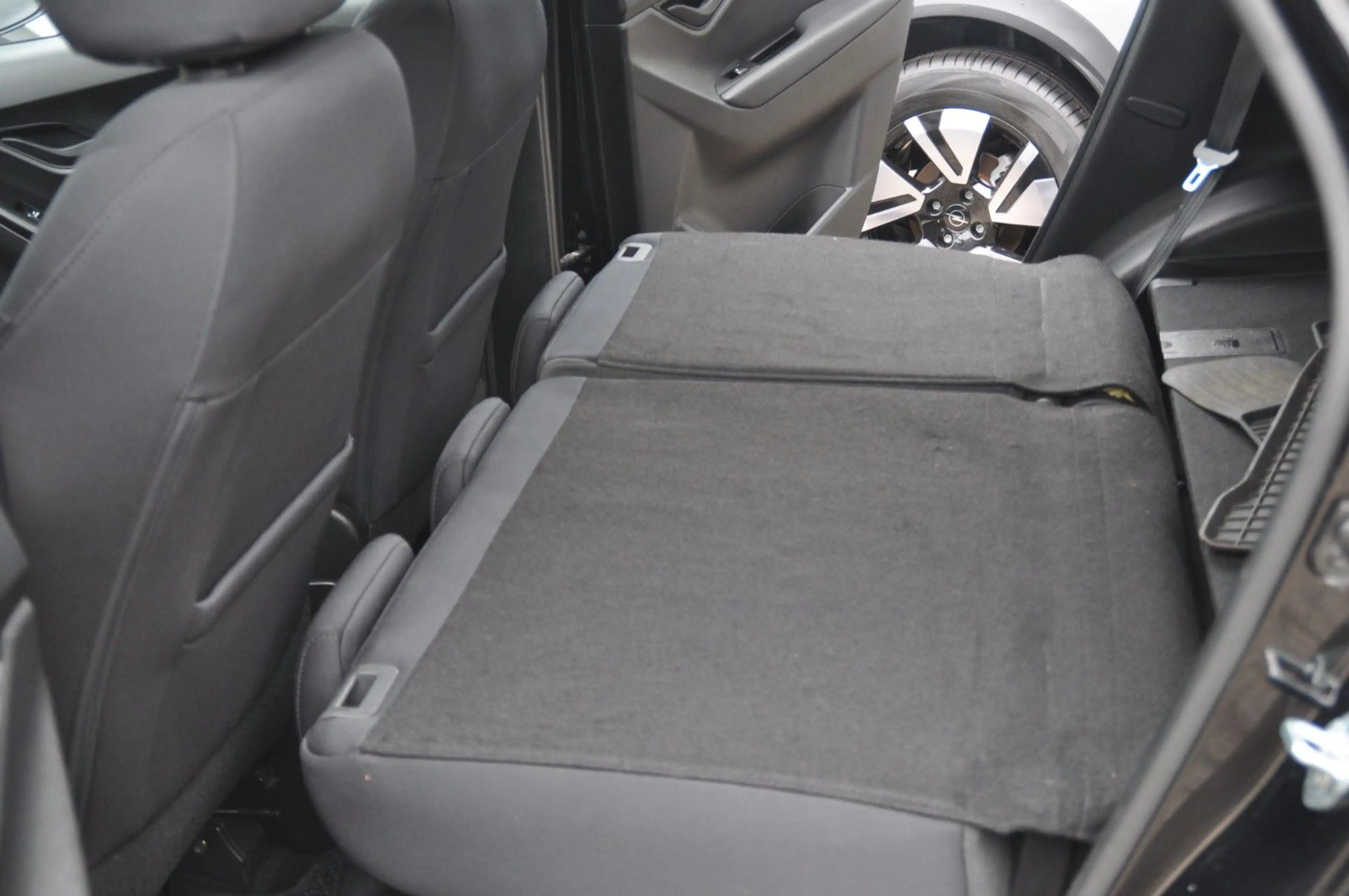 Hyundai iX20 blue Space — photo 17
