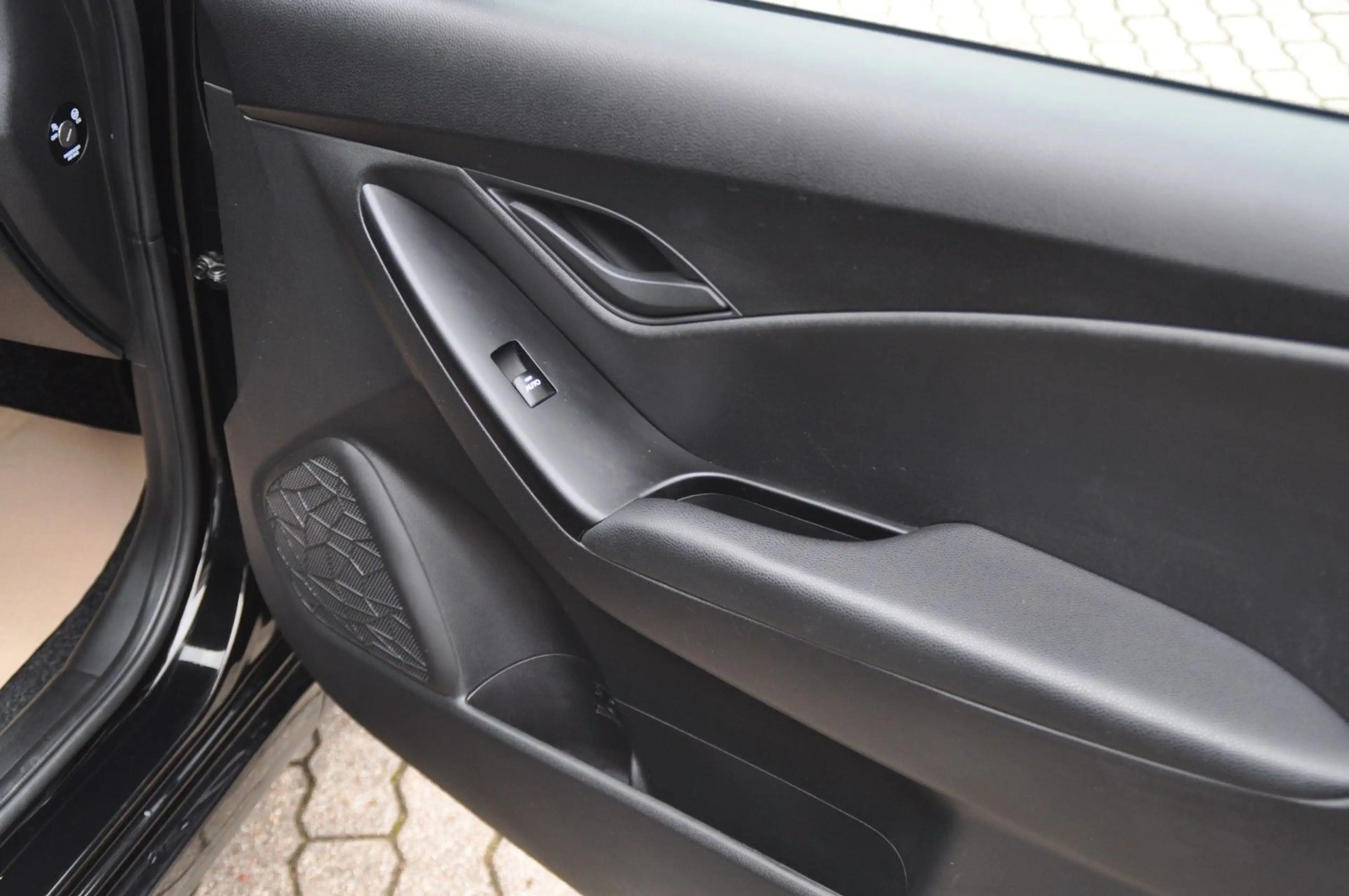 Hyundai iX20 blue Space — photo 19