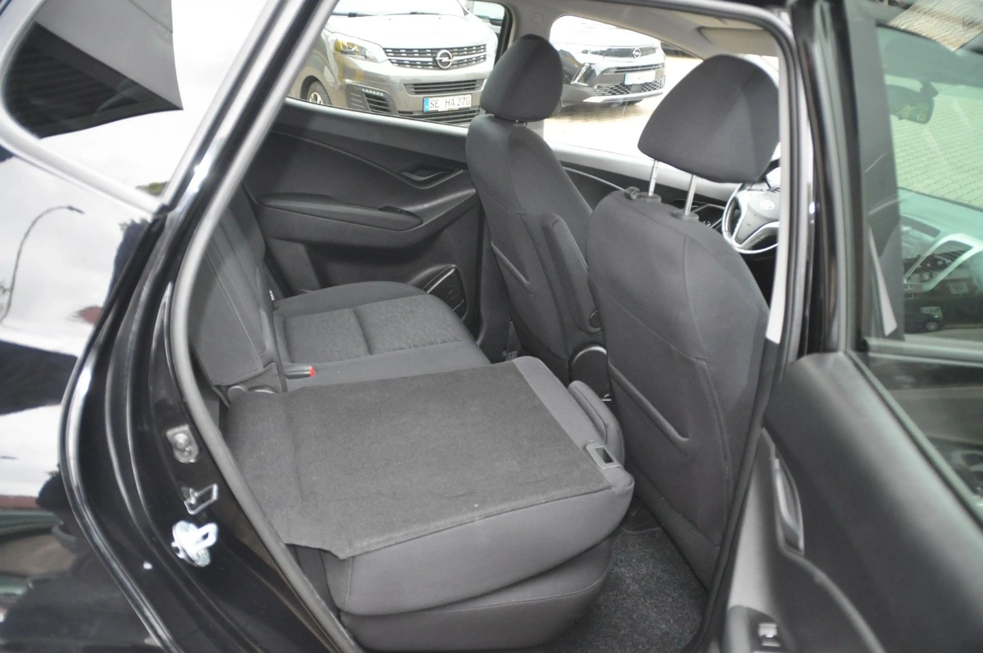 Hyundai iX20 blue Space — photo 14