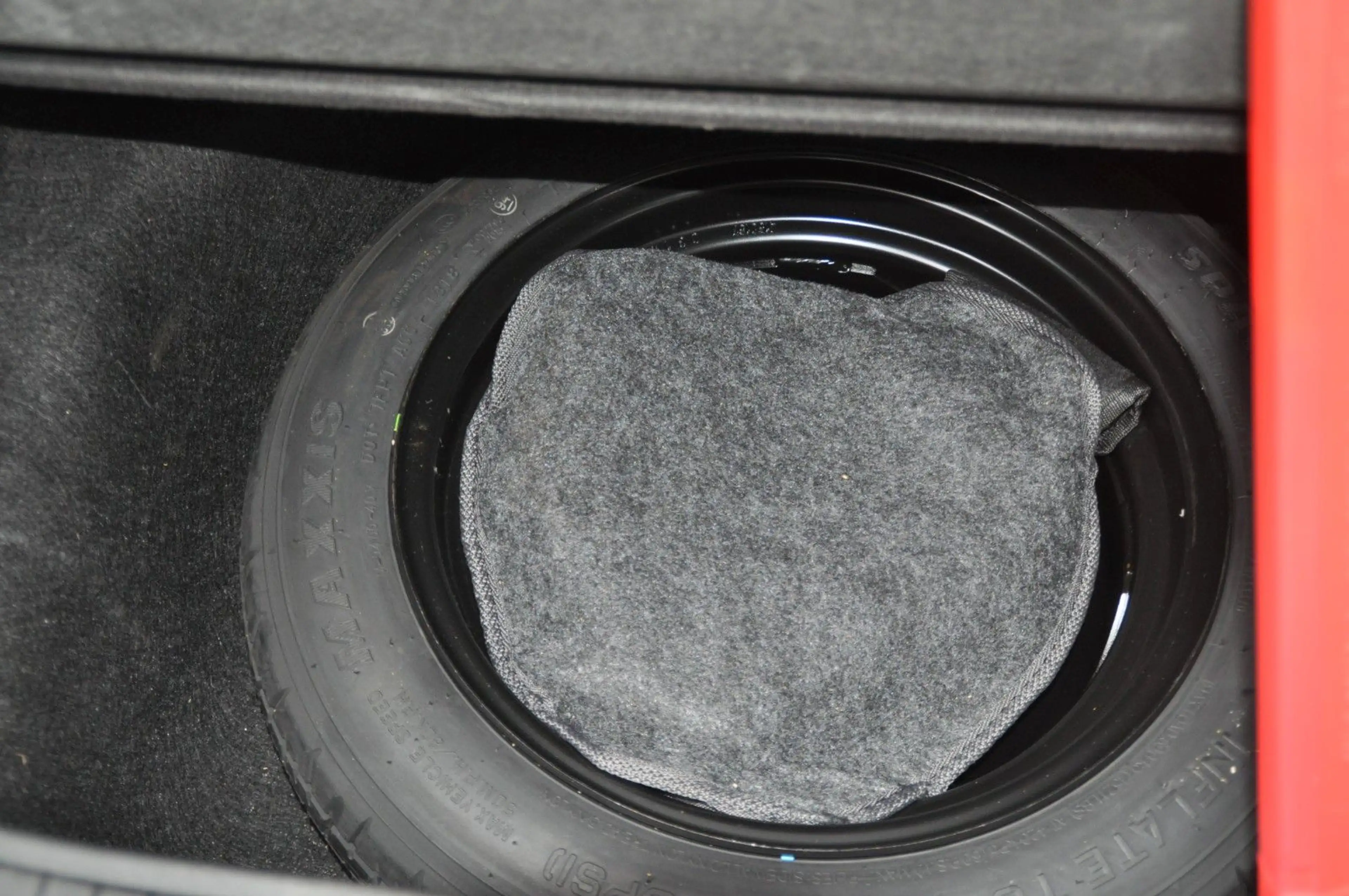 Hyundai iX20 blue Space — photo 12