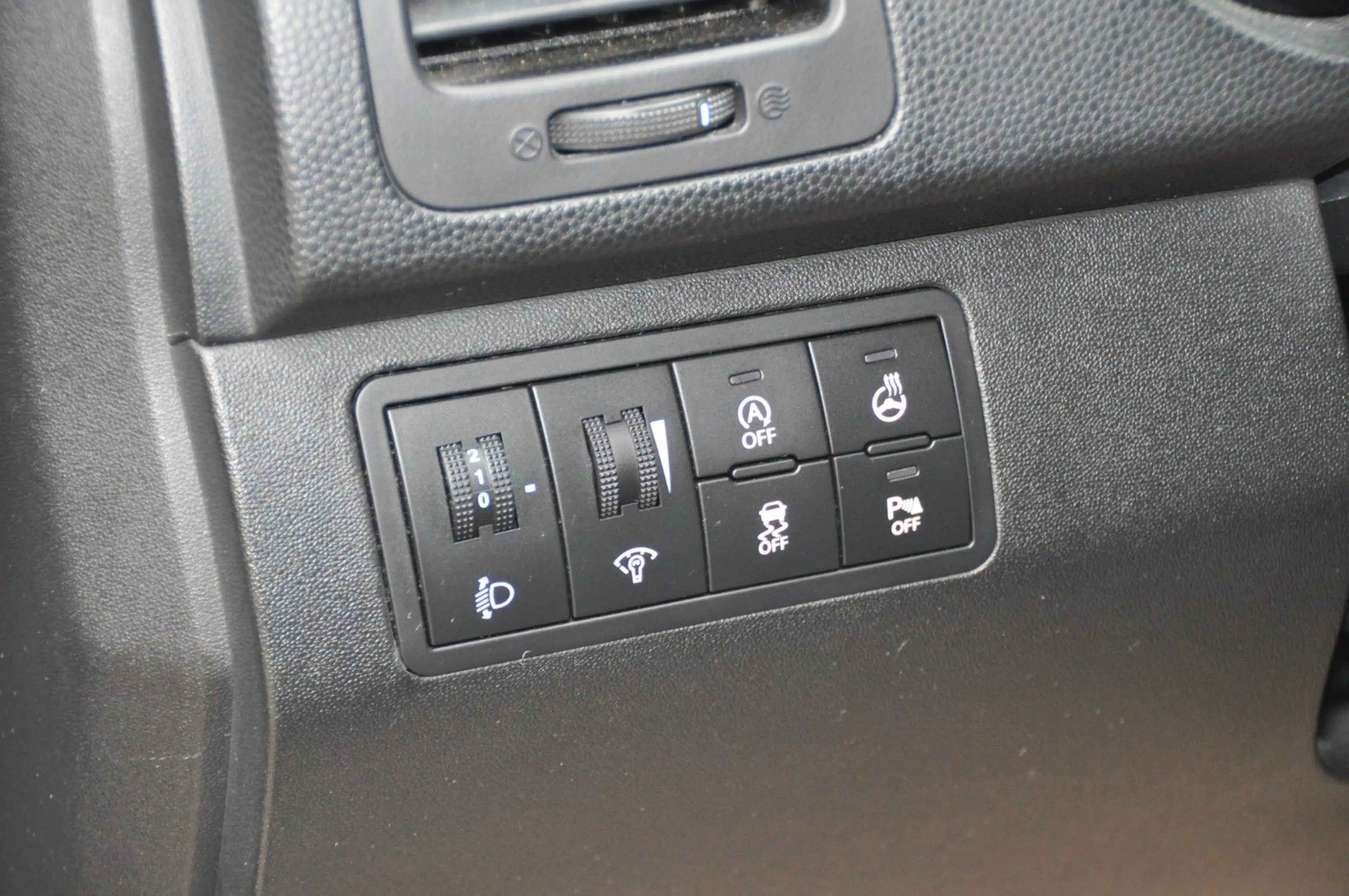 Hyundai iX20 blue Space — photo 30