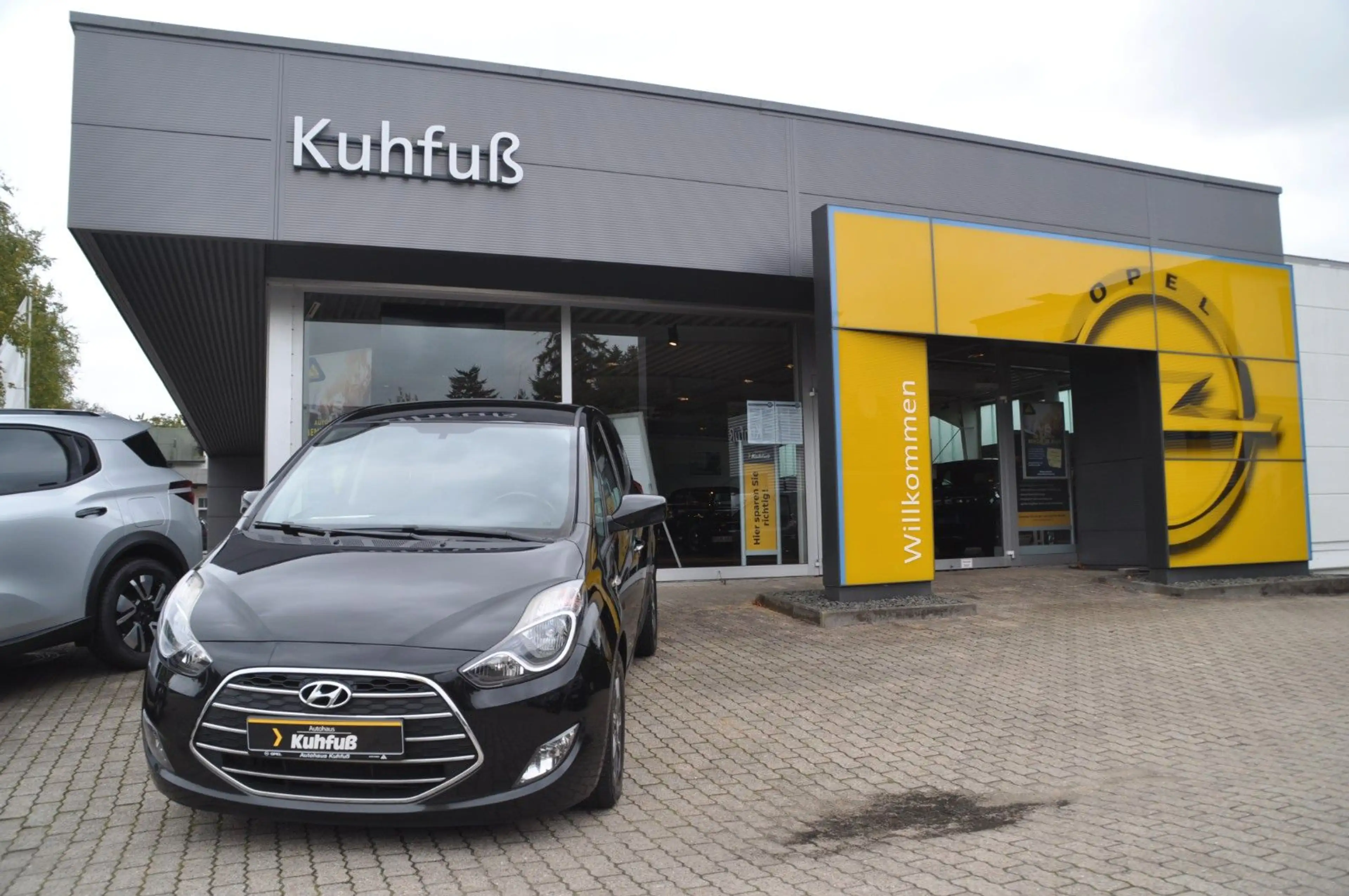 Hyundai iX20 blue Space — photo 4