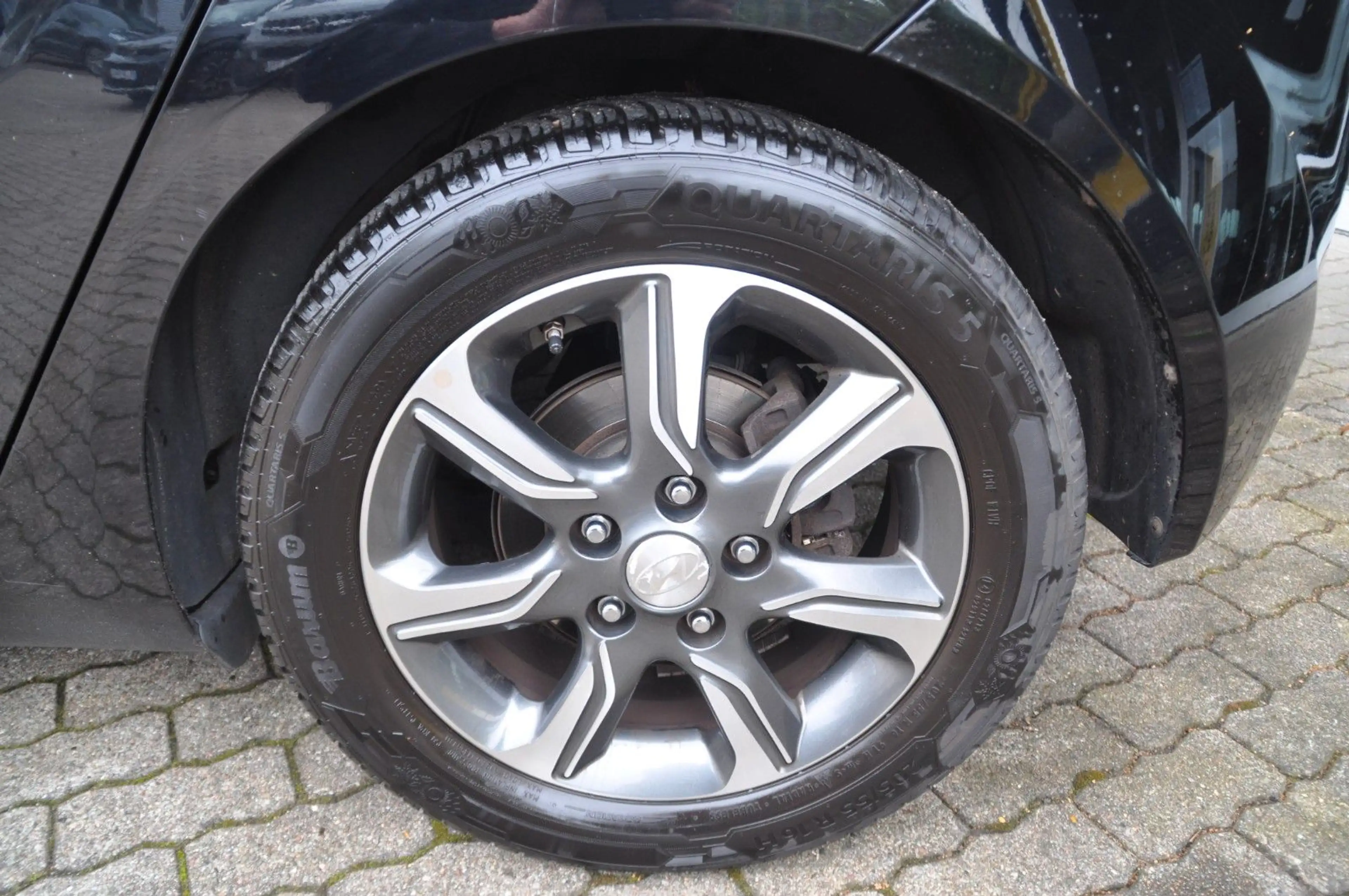 Hyundai iX20 blue Space — photo 29