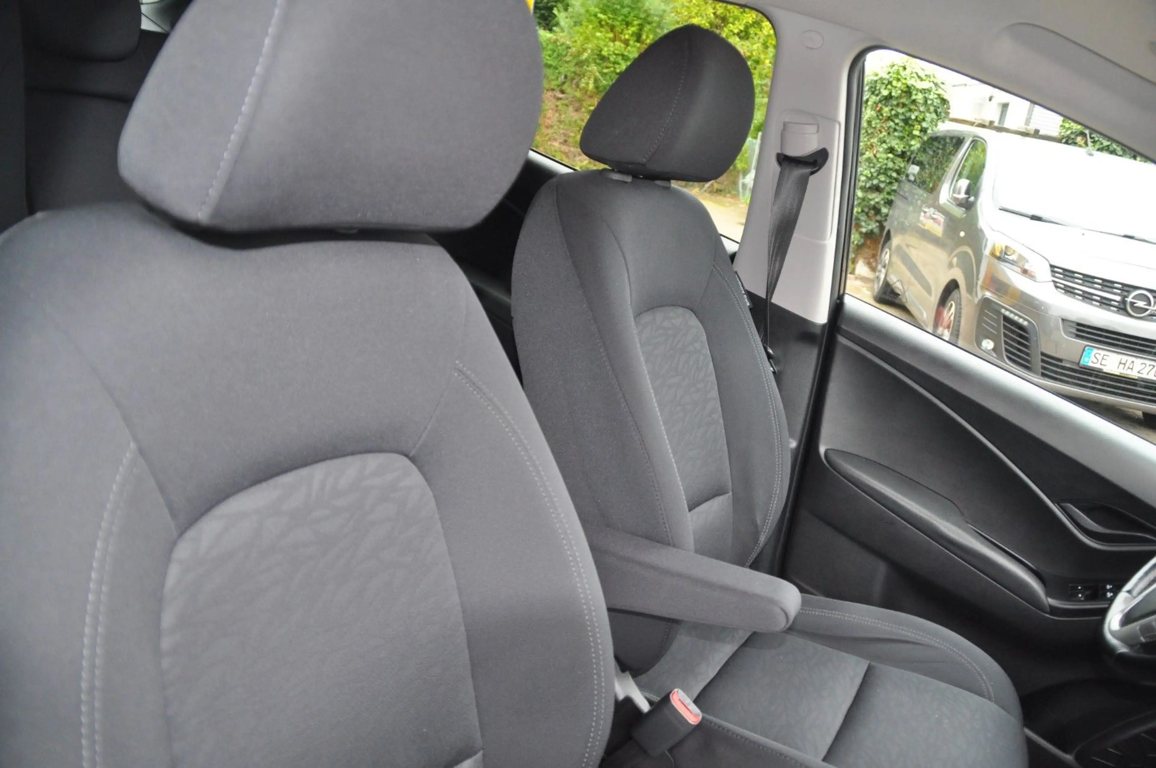 Hyundai iX20 blue Space — photo 22