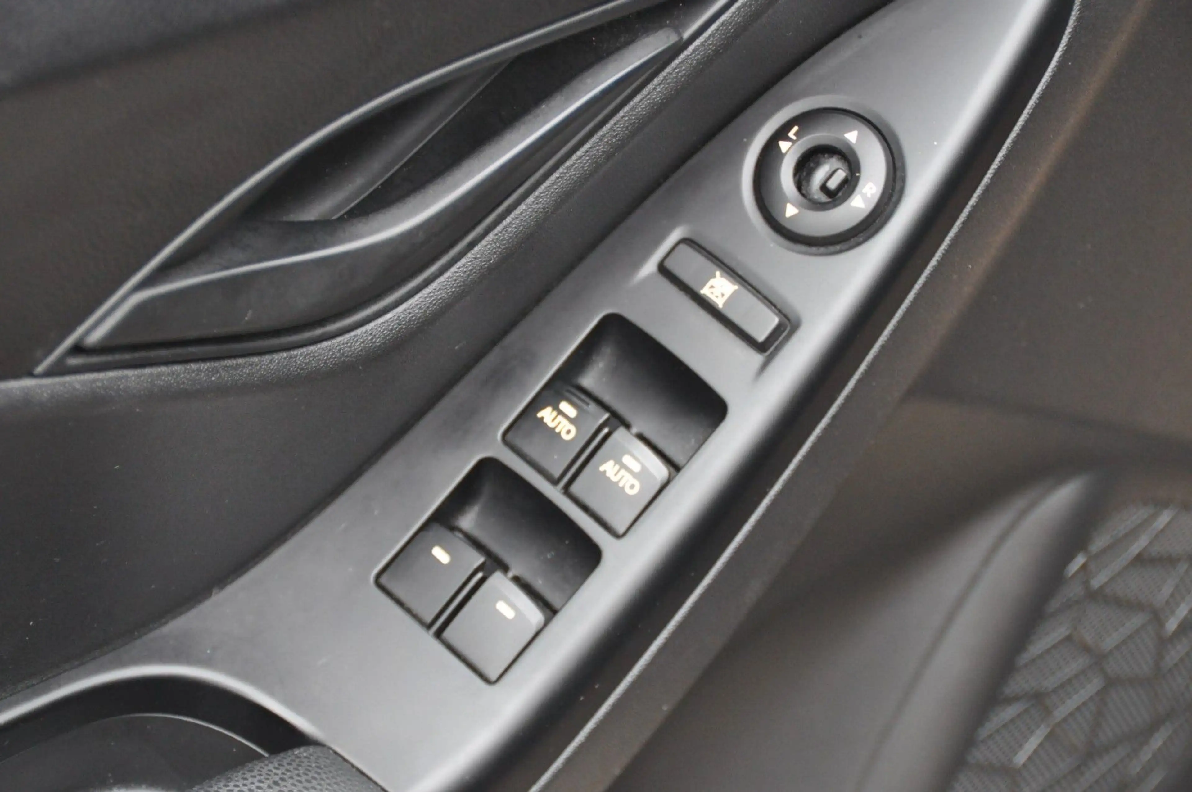 Hyundai iX20 blue Space — photo 24