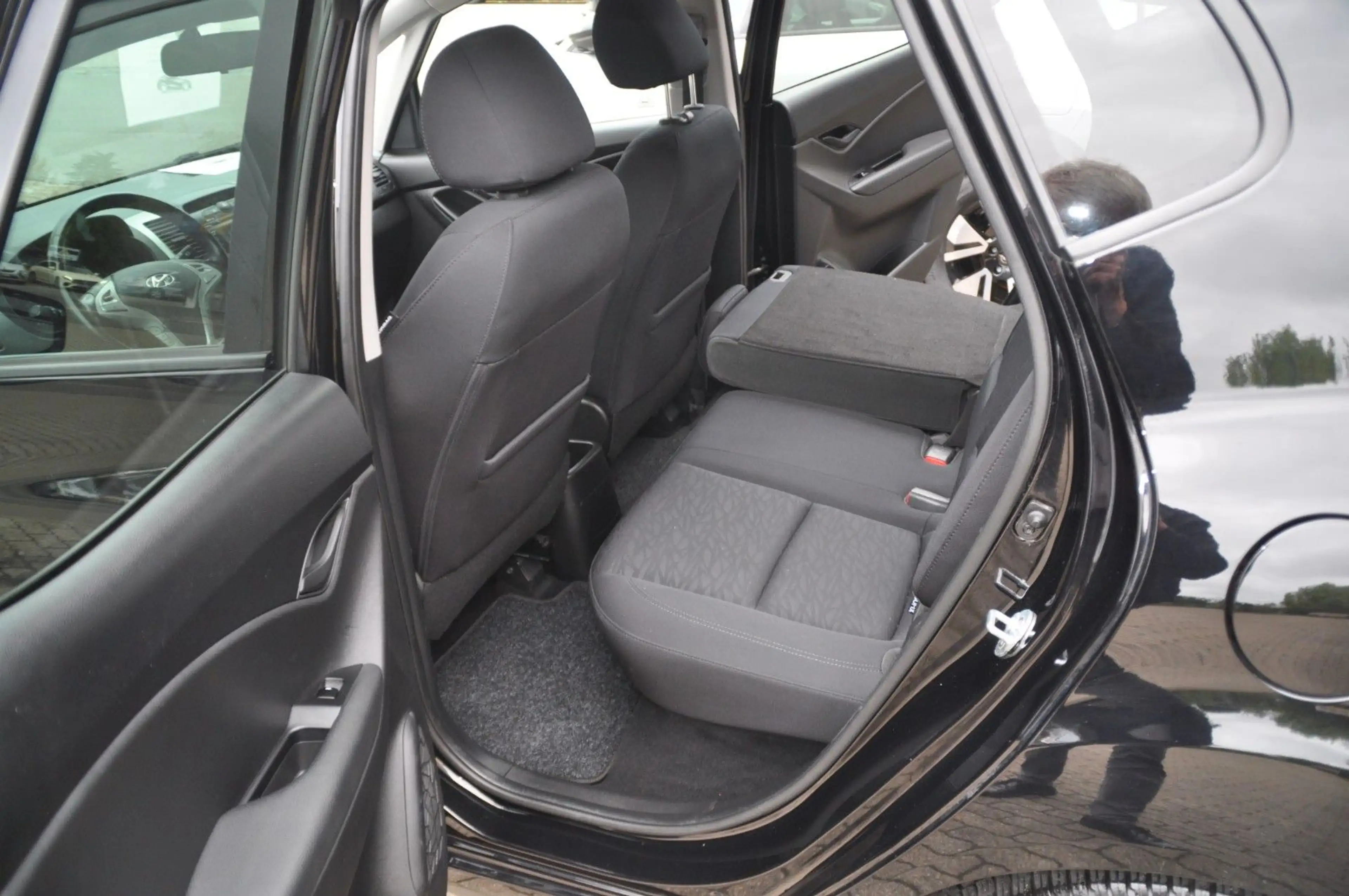 Hyundai iX20 blue Space — photo 15