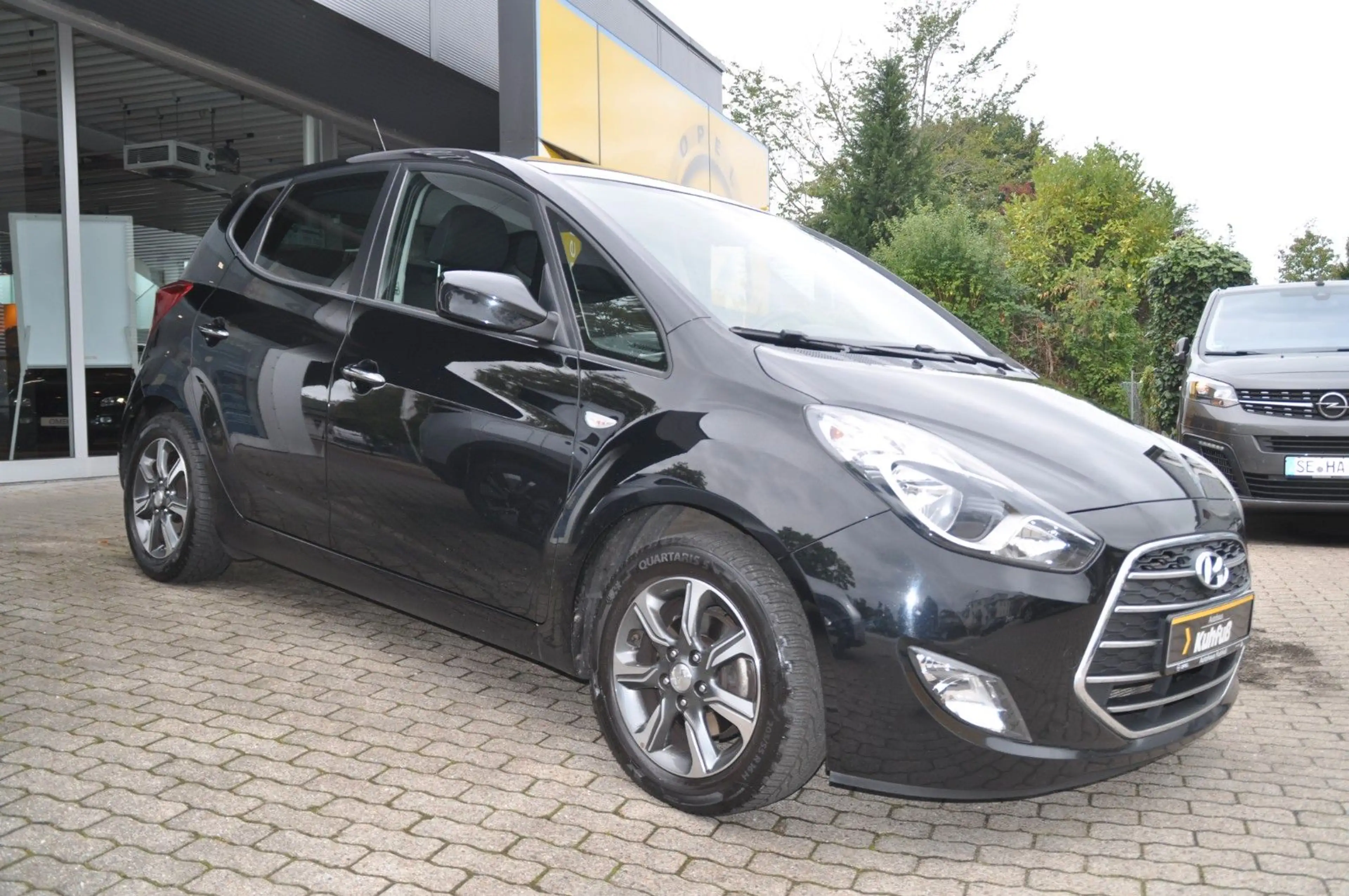Hyundai iX20 blue Space — photo 2